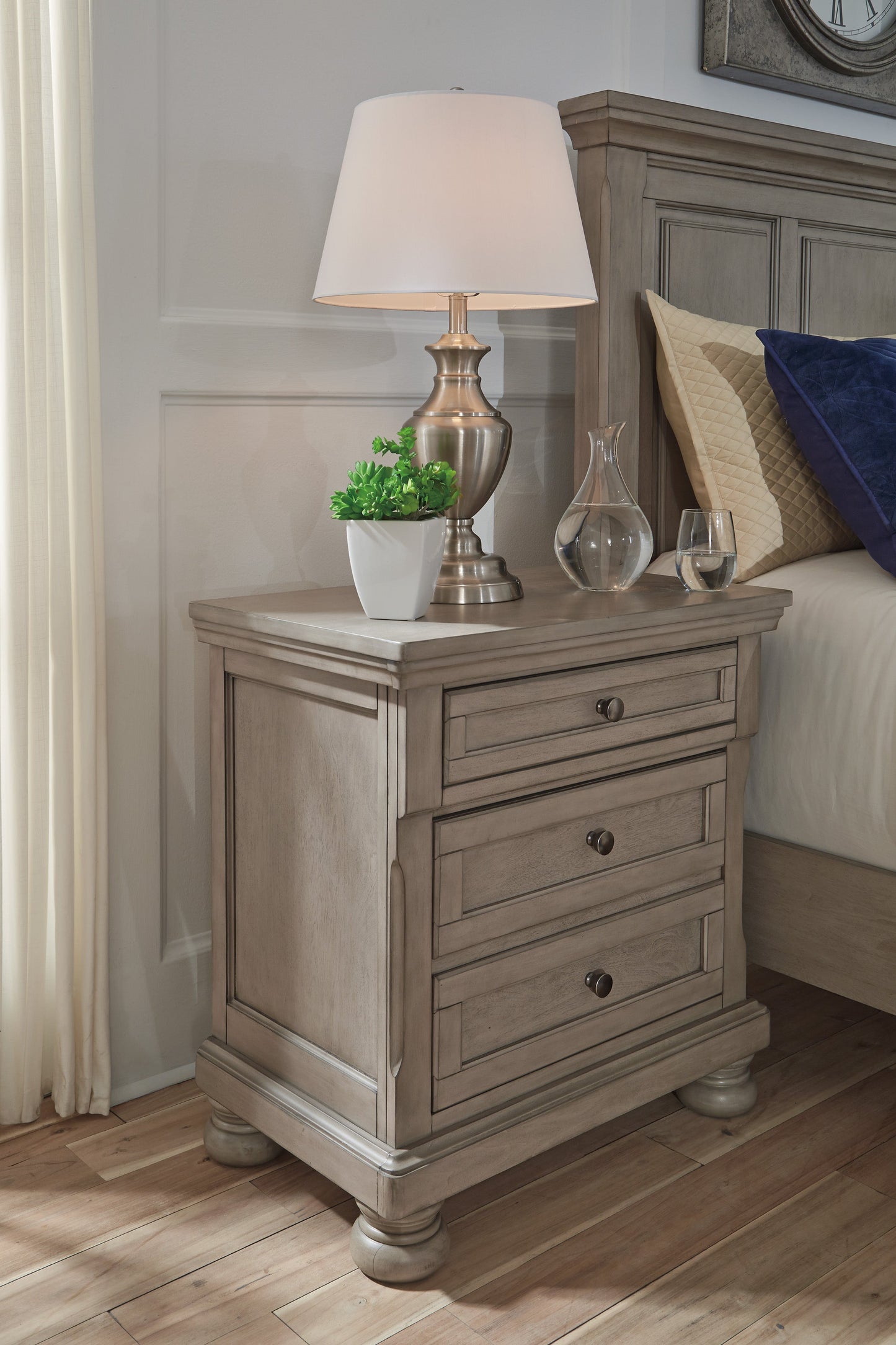 Lettner Light Gray Footboard Storage Platform Bedroom Set - SET | B733-76 | B733-58 | B733-99 | B733-31 | B733-92 - Luna Furniture - Dallas Store