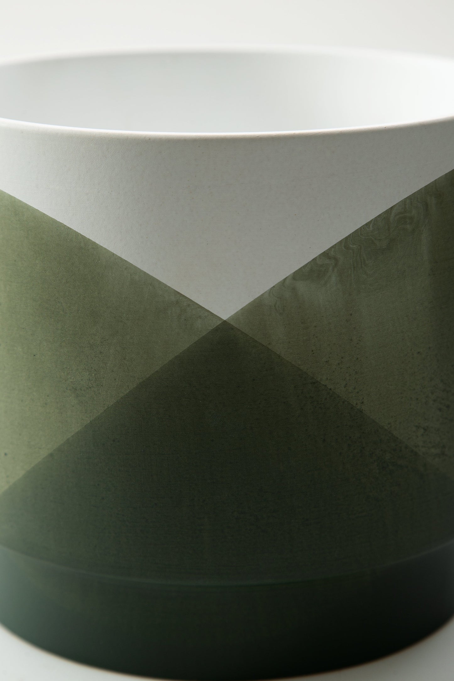 Ardenridge Green/White Planter, Set of 2 - A2000579 - Luna Furniture - Dallas Store