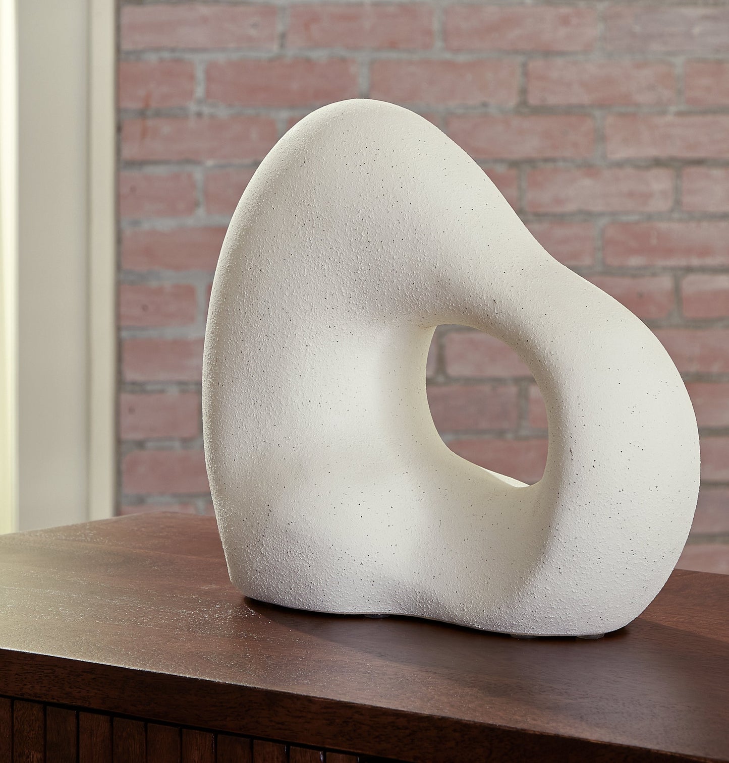 Arthrow Off White Sculpture - A2000649 - Luna Furniture - Dallas Store