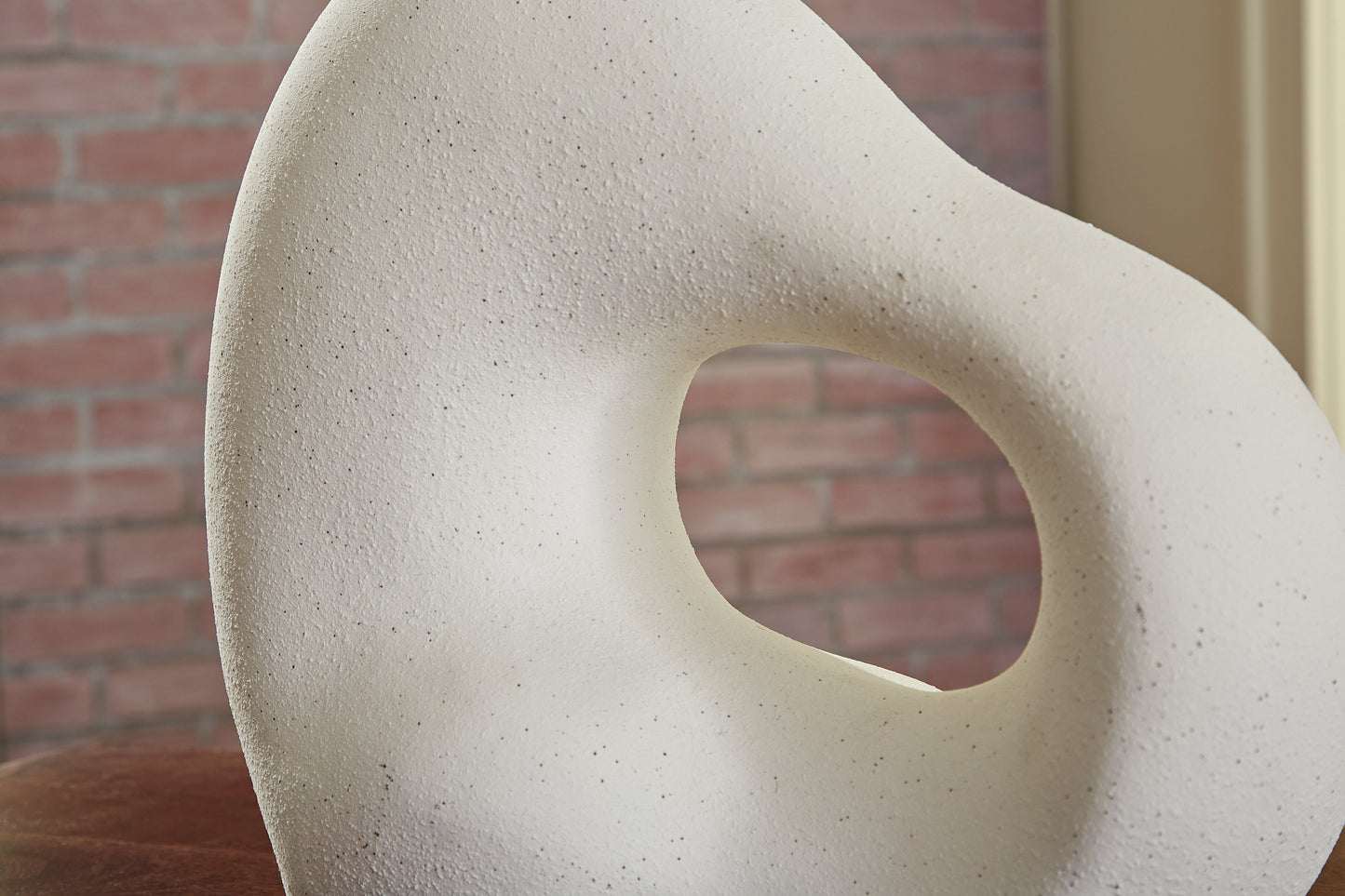 Arthrow Off White Sculpture - A2000649 - Luna Furniture - Dallas Store