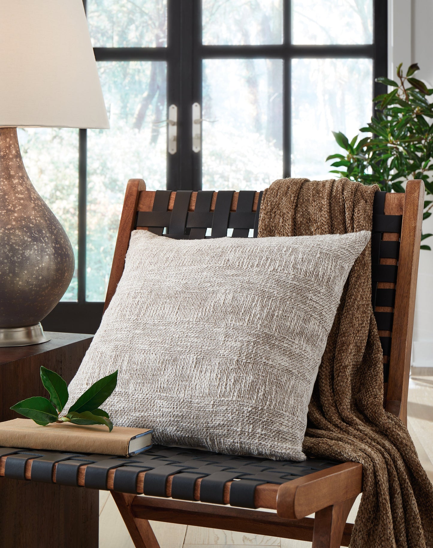 Carddon Brown/White Pillow, Set of 4 - A1000971 - Luna Furniture - Dallas Store
