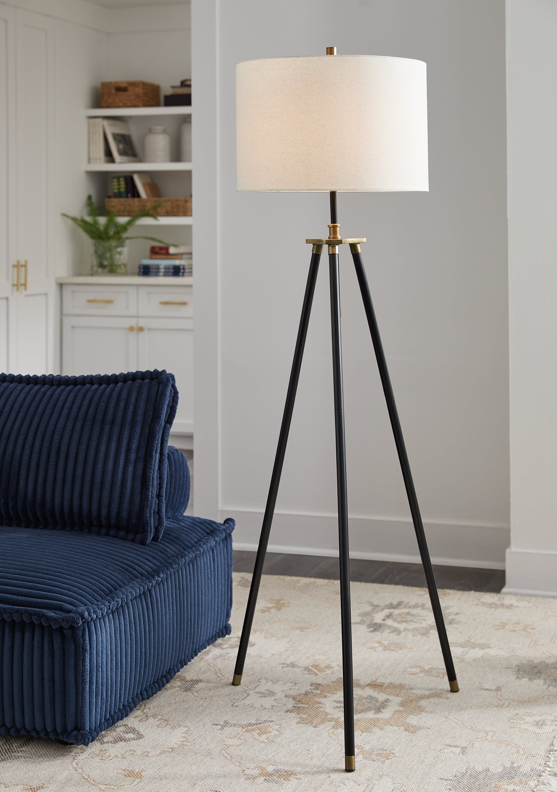 Cashner Black/Gold Finish Floor Lamp - L206101 - Luna Furniture - Dallas Store
