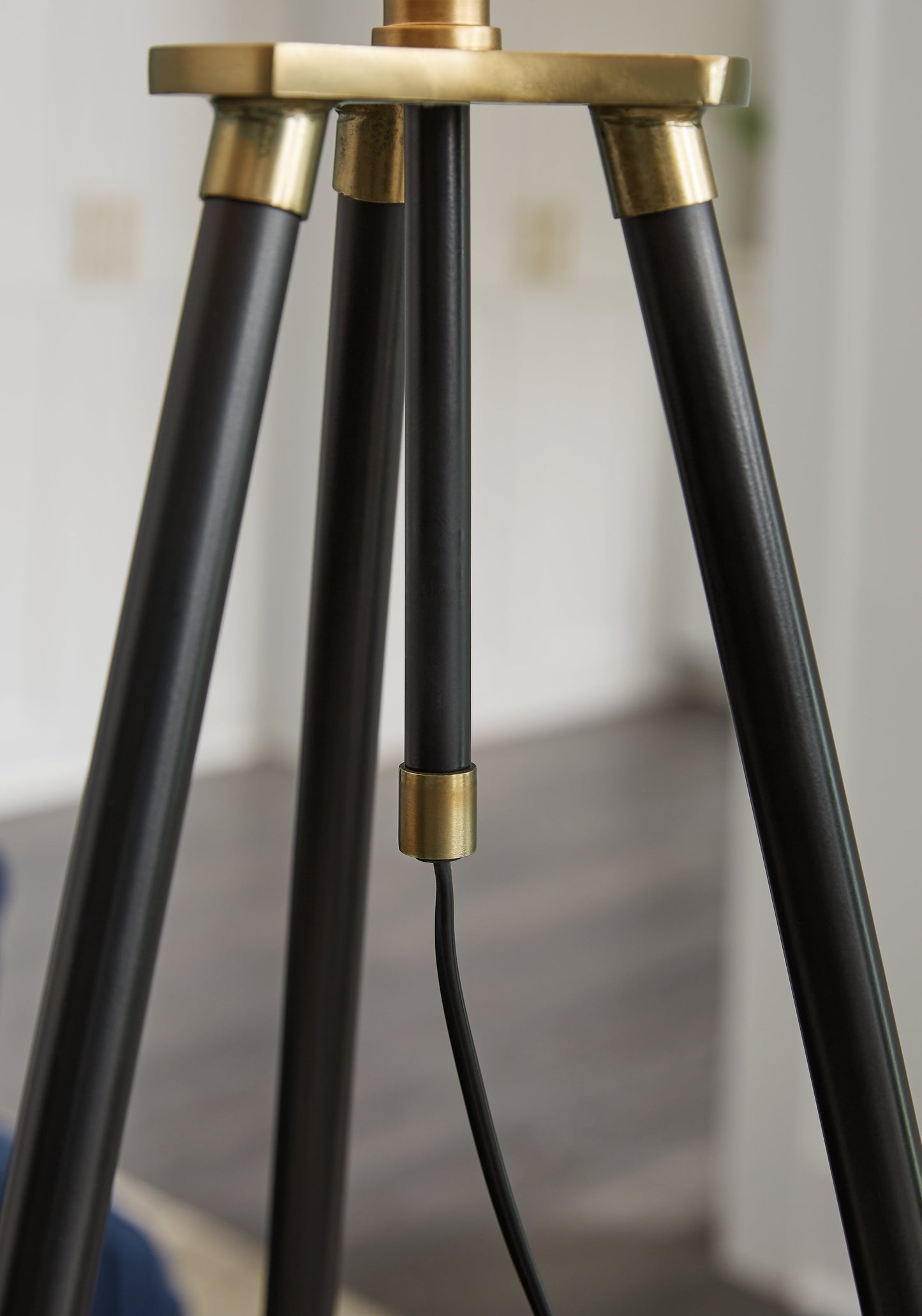 Cashner Black/Gold Finish Floor Lamp - L206101 - Luna Furniture - Dallas Store