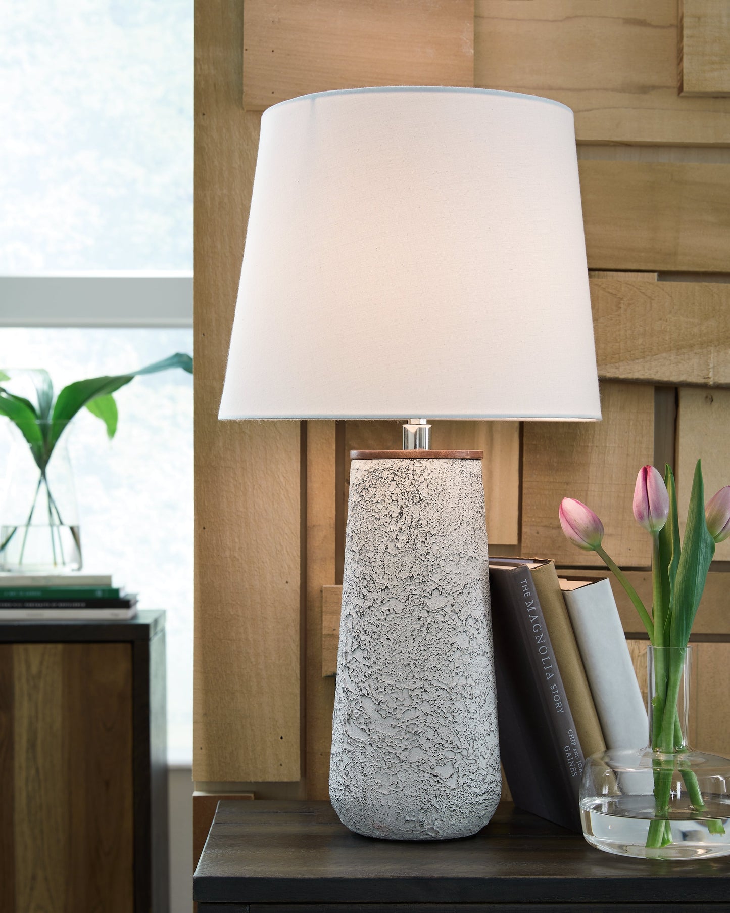 Chaston Antique White Table Lamp, Set of 2 - L204464 - Luna Furniture - Dallas Store