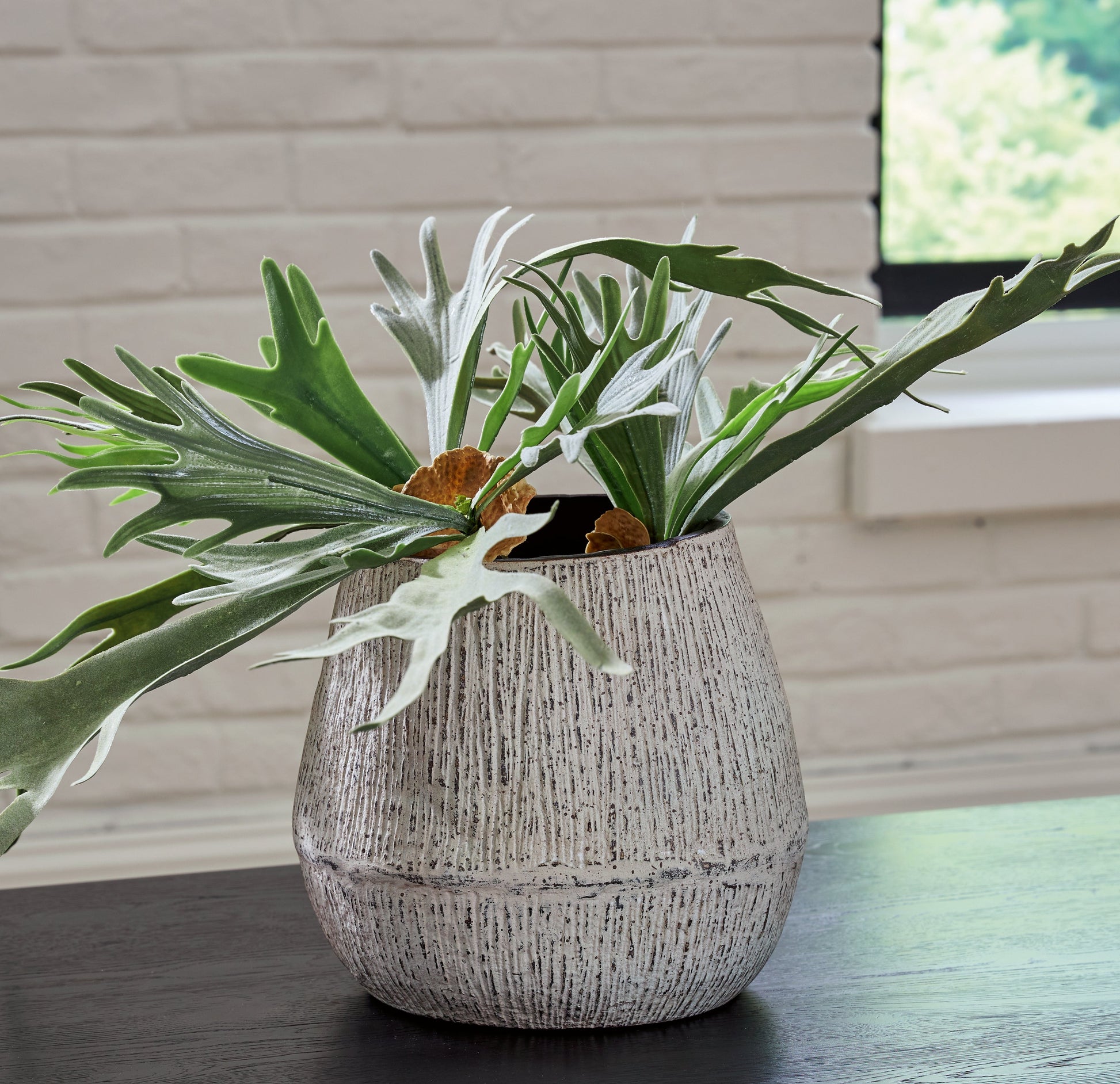 Claymount Distressed Brown Vase - A2000636 - Luna Furniture - Dallas Store