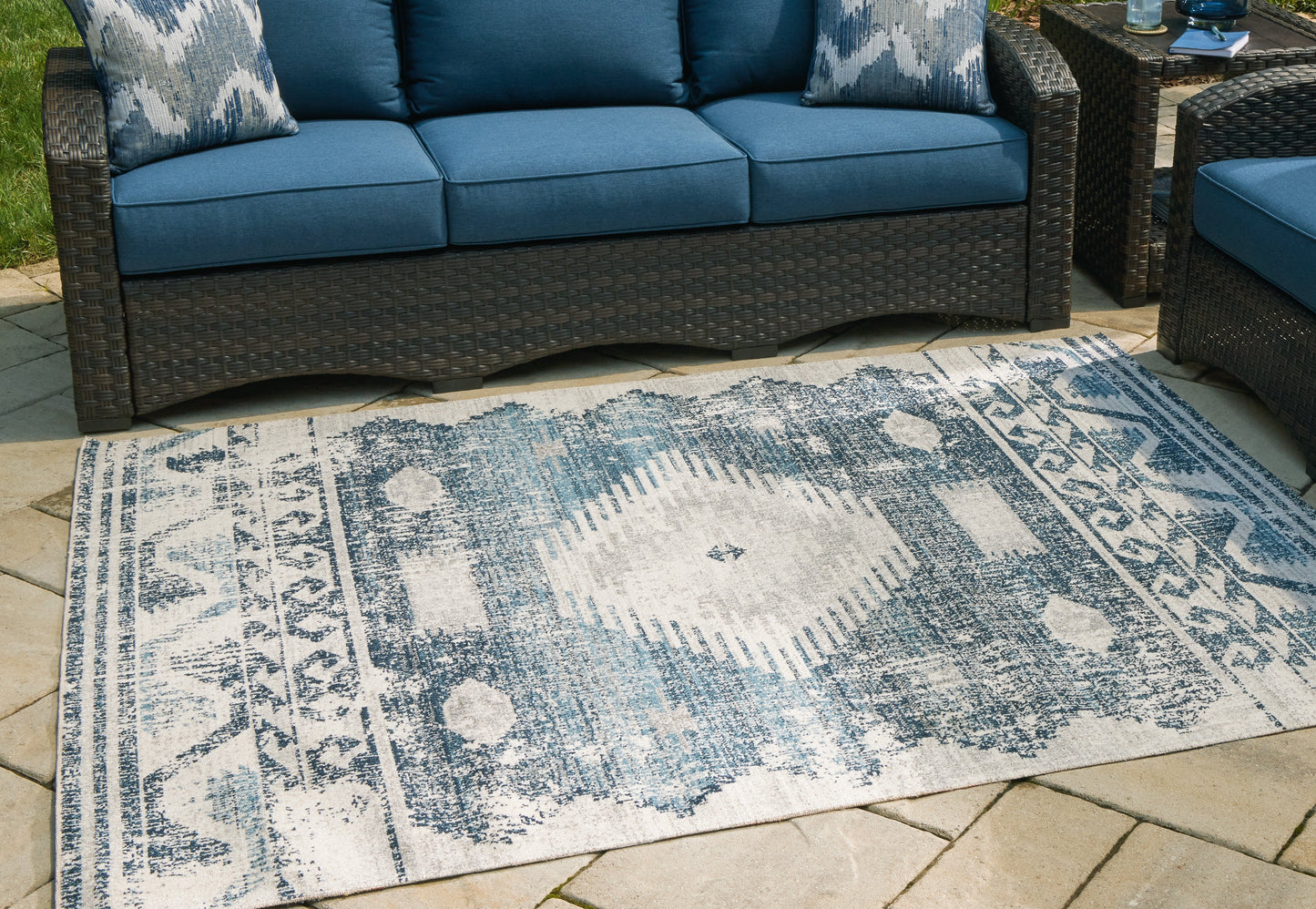 Daddridge Blue/Gray/Ivory 8' x 10' Rug - R900101 - Luna Furniture - Dallas Store