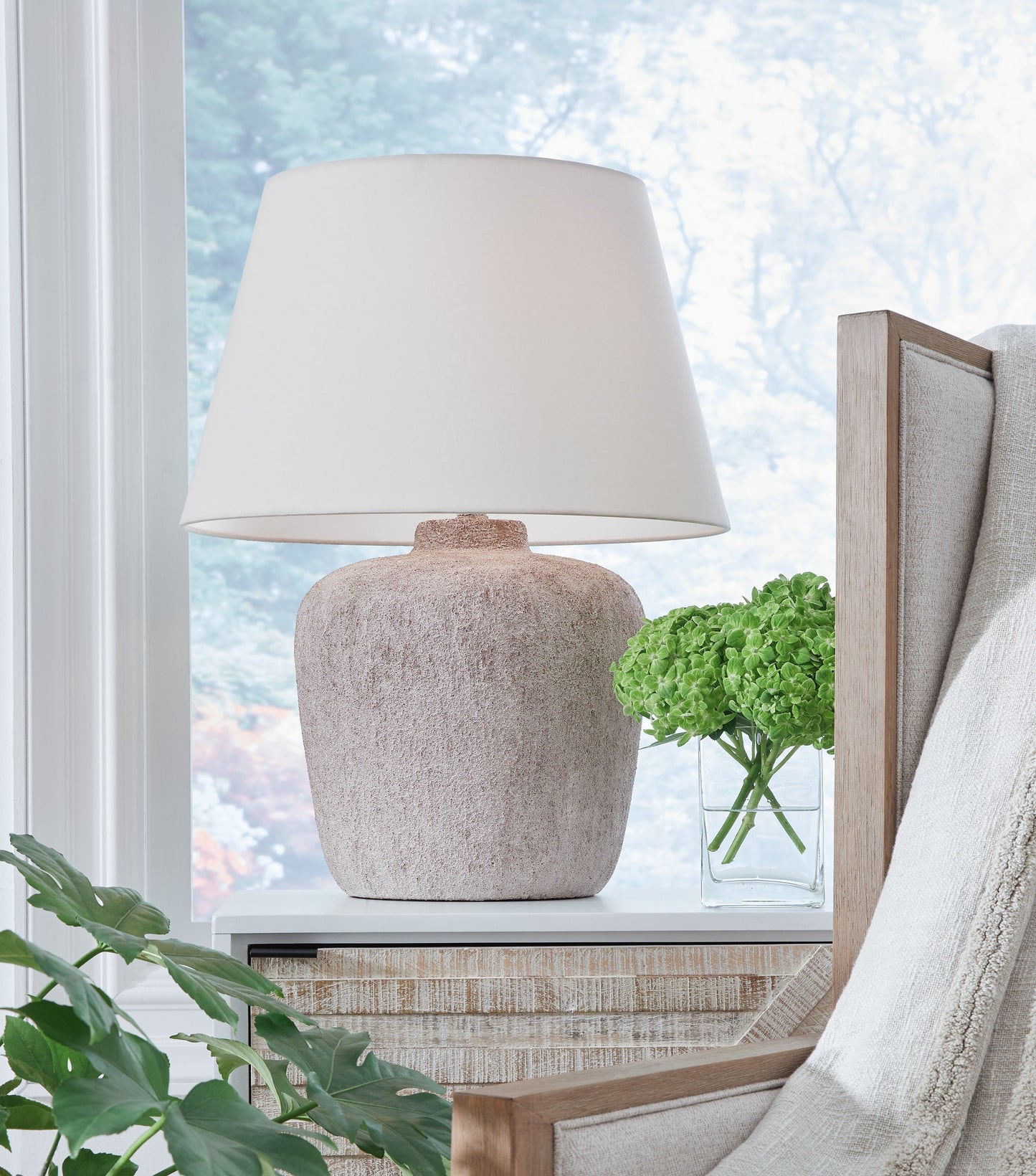 Danry Distressed Cream Table Lamp - L207454 - Luna Furniture - Dallas Store