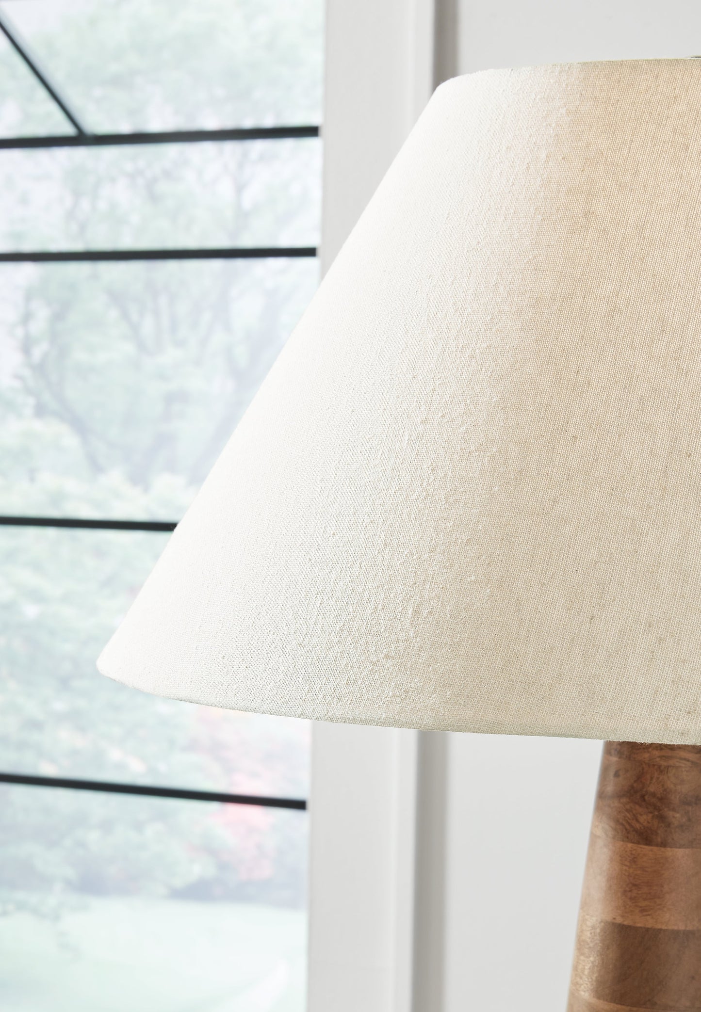 Danset Brown Floor Lamp - L329101 - Luna Furniture - Dallas Store