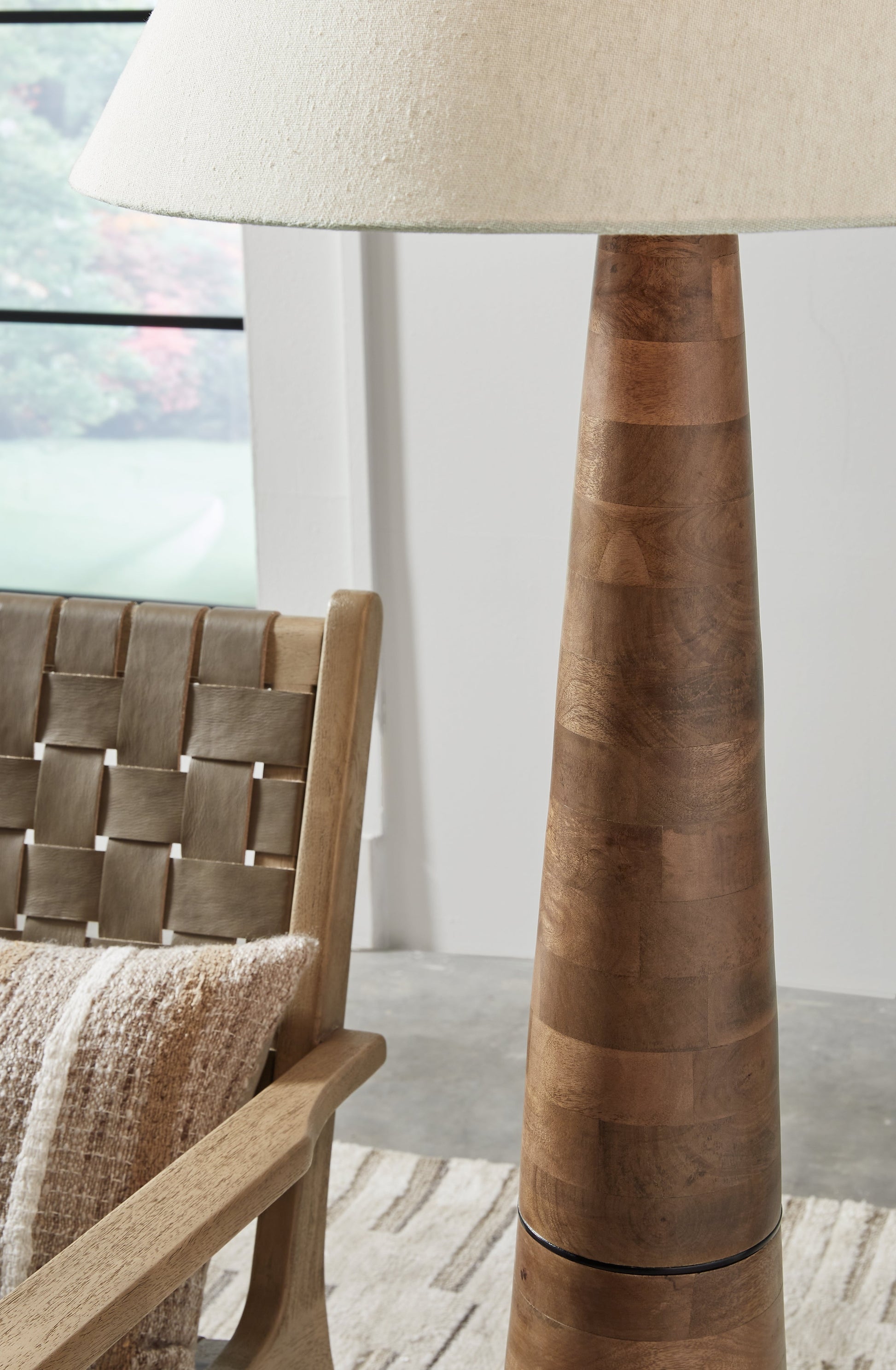 Danset Brown Floor Lamp - L329101 - Luna Furniture - Dallas Store