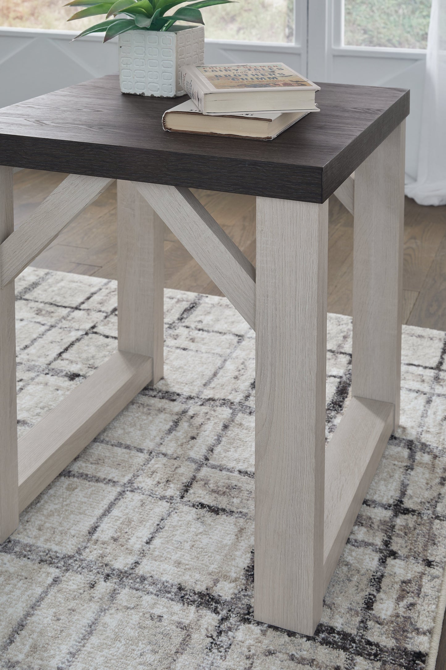 Dorrinson Antique White Table (Set of 3) - T236-13 - Luna Furniture - Dallas Store