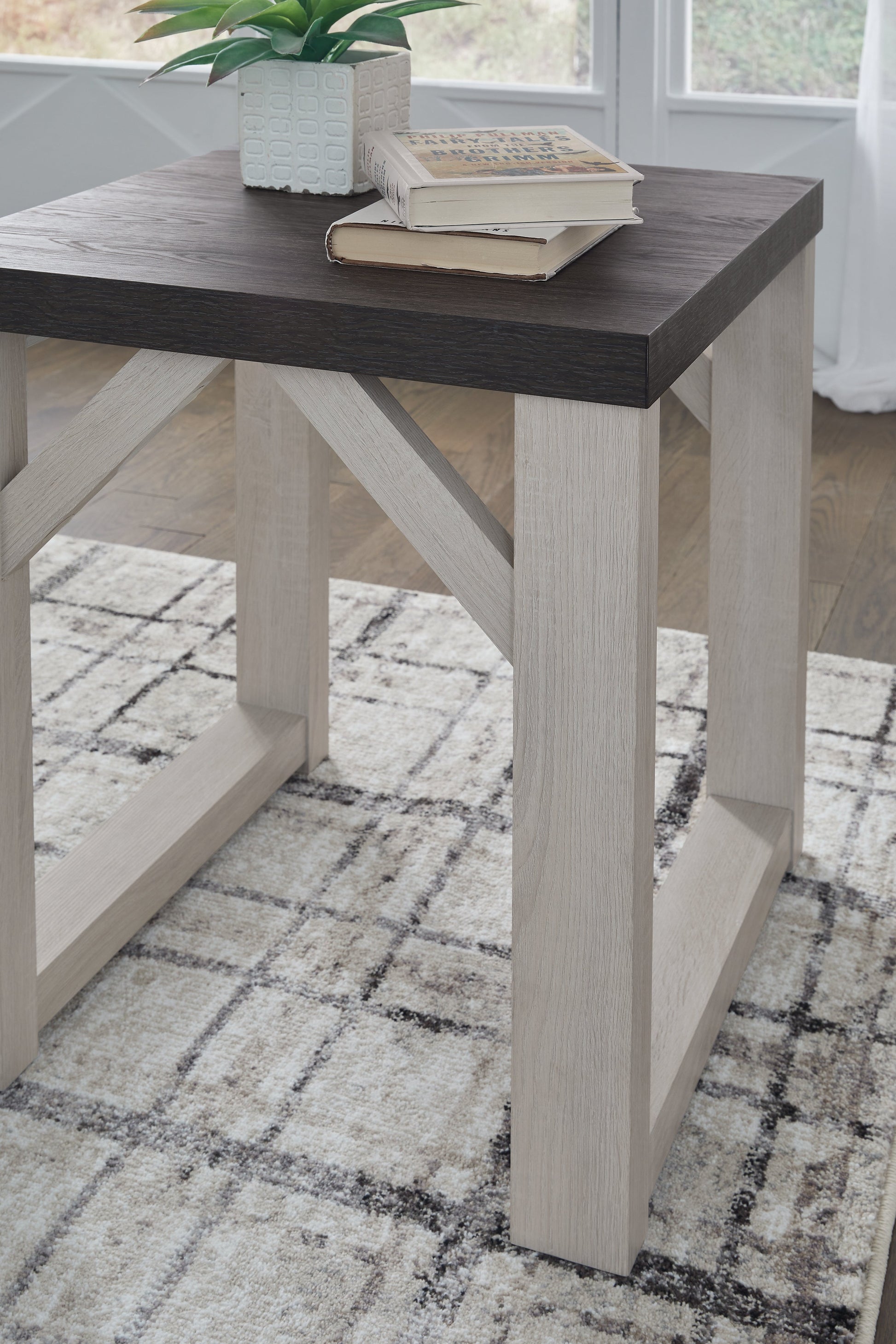 Dorrinson Antique White Table (Set of 3) - T236-13 - Luna Furniture - Dallas Store