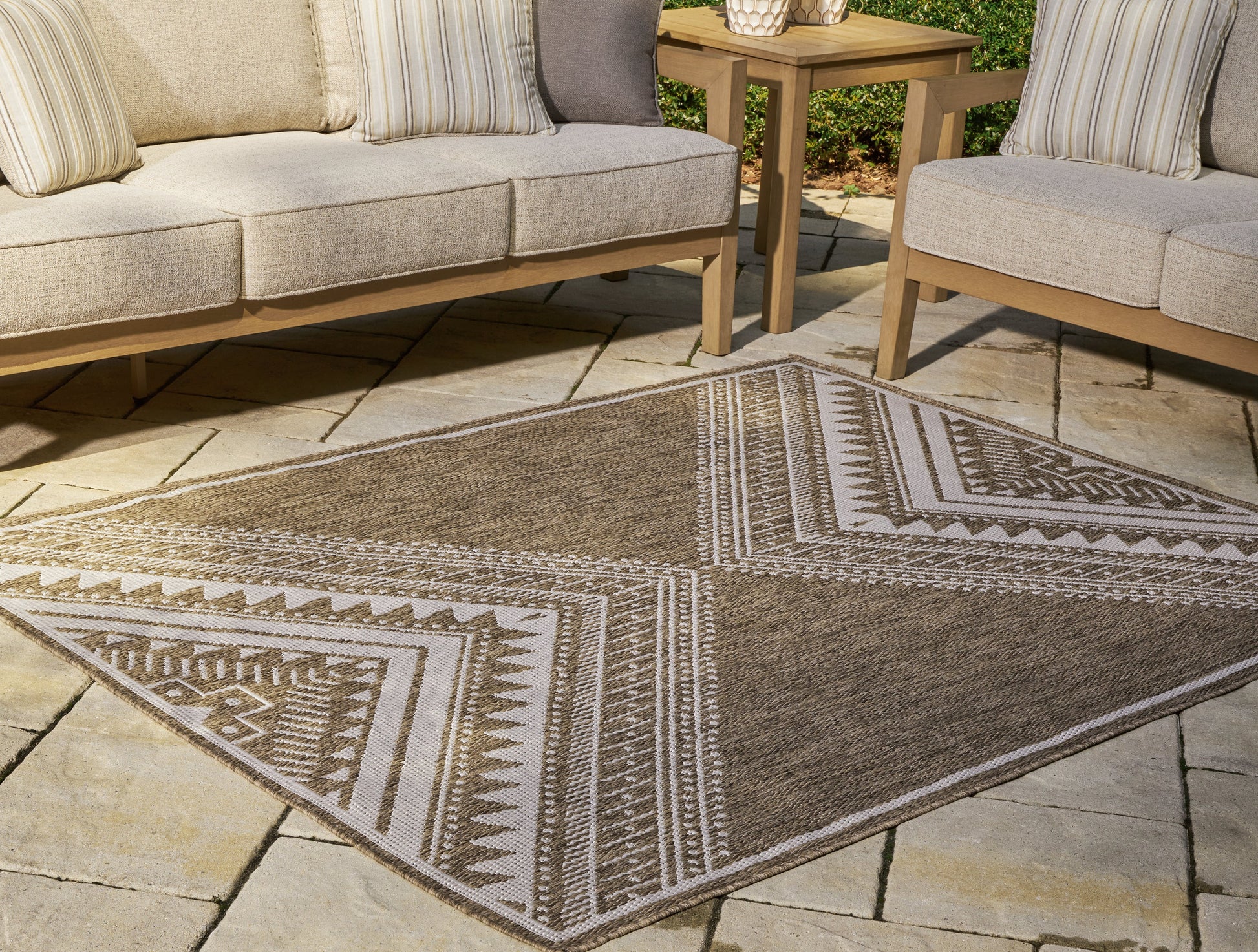 Dunsler Brown/Cream 8' x 10' Rug - R900011 - Luna Furniture - Dallas Store
