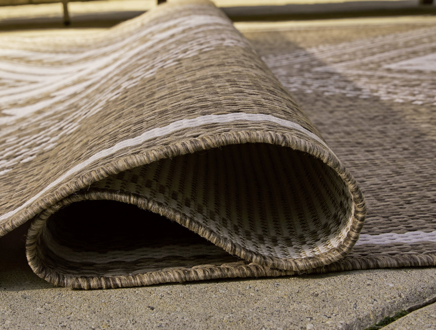 Dunsler Brown/Cream 8' x 10' Rug - R900011 - Luna Furniture - Dallas Store