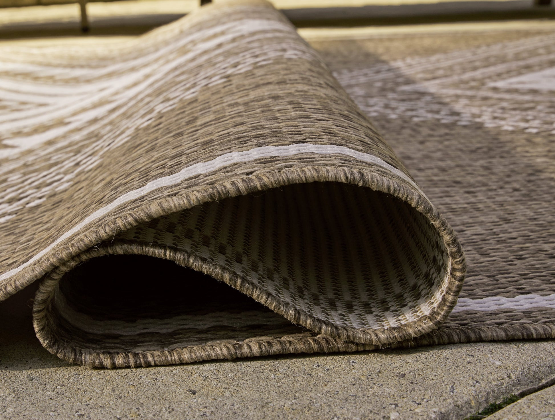 Dunsler Brown/Cream 8' x 10' Rug - R900011 - Luna Furniture - Dallas Store
