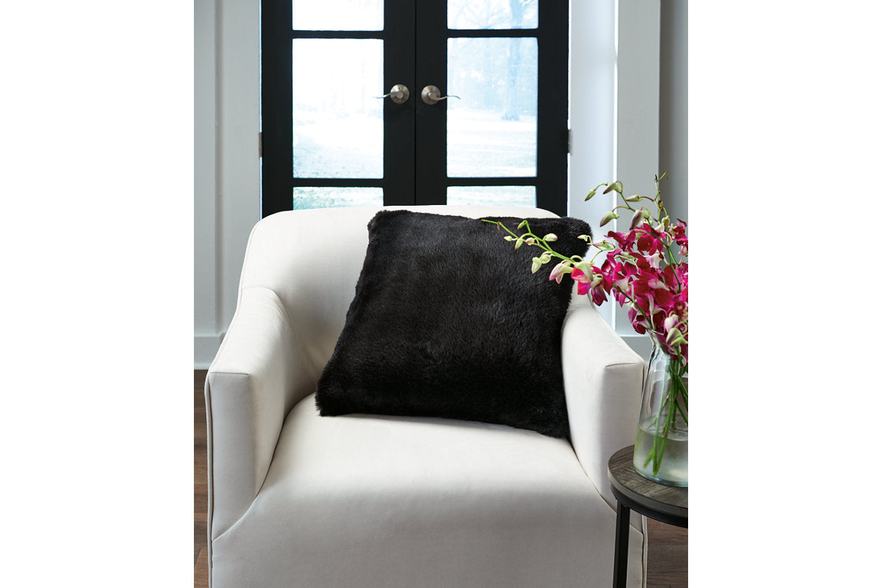 Gariland Black Pillow, Set of 4 - A1000867 - Luna Furniture - Dallas Store