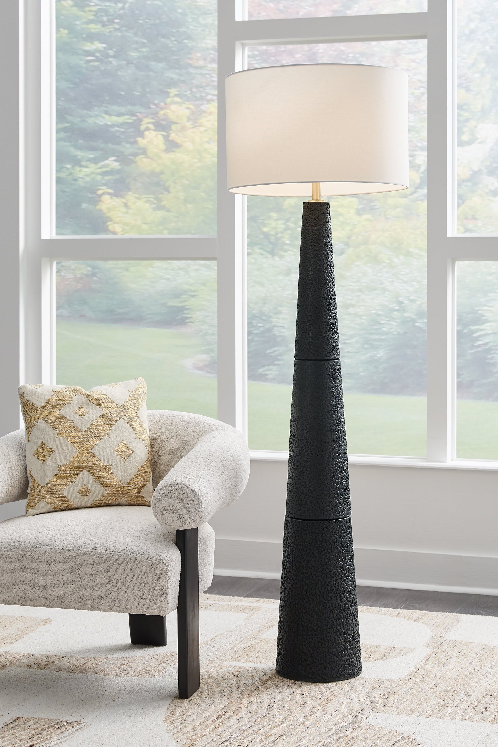 Hallburg Black Floor Lamp - L235761 - Luna Furniture - Dallas Store