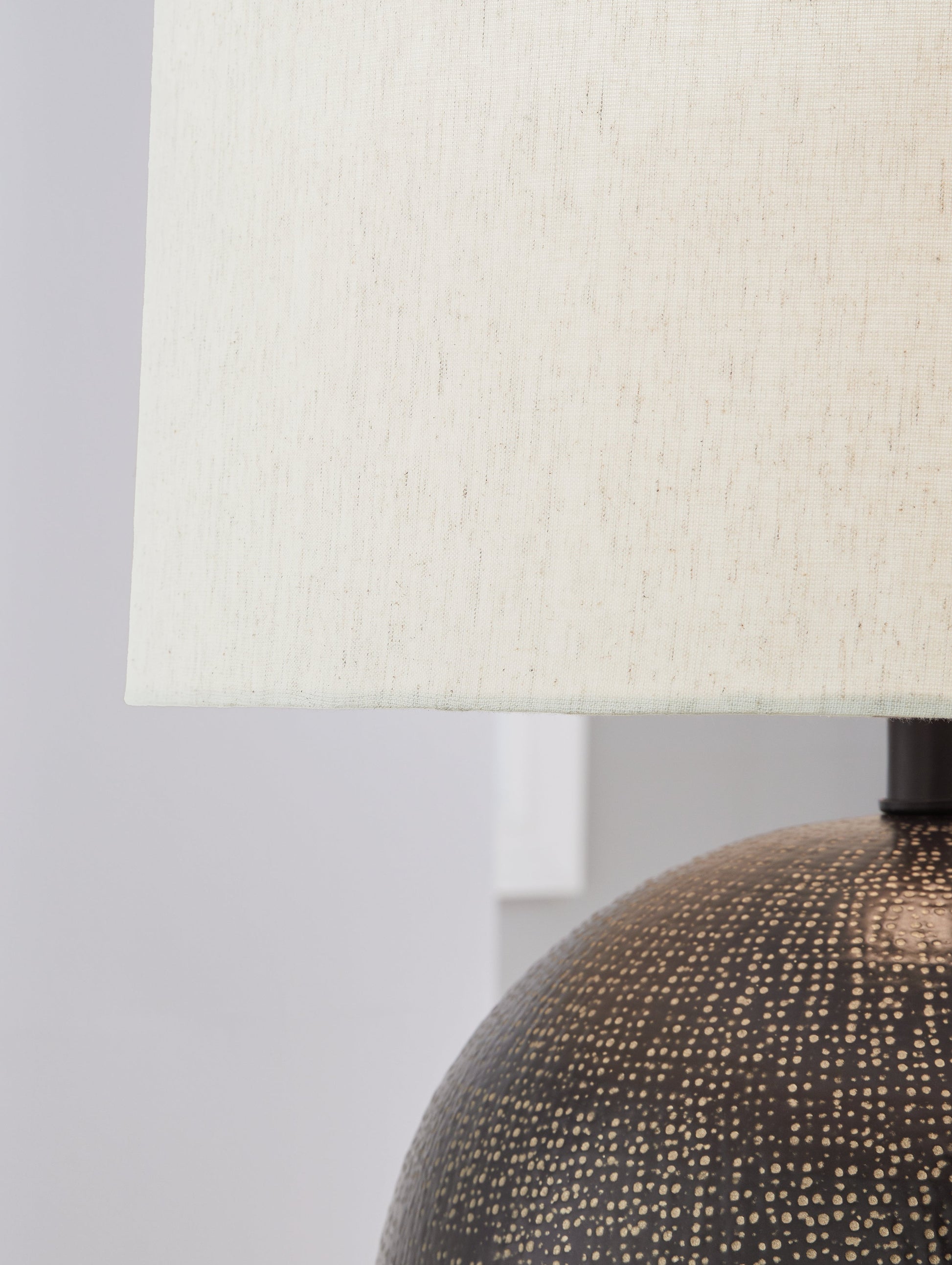 Hambell Black/Gold Finish Table Lamp - L207434 - Luna Furniture - Dallas Store