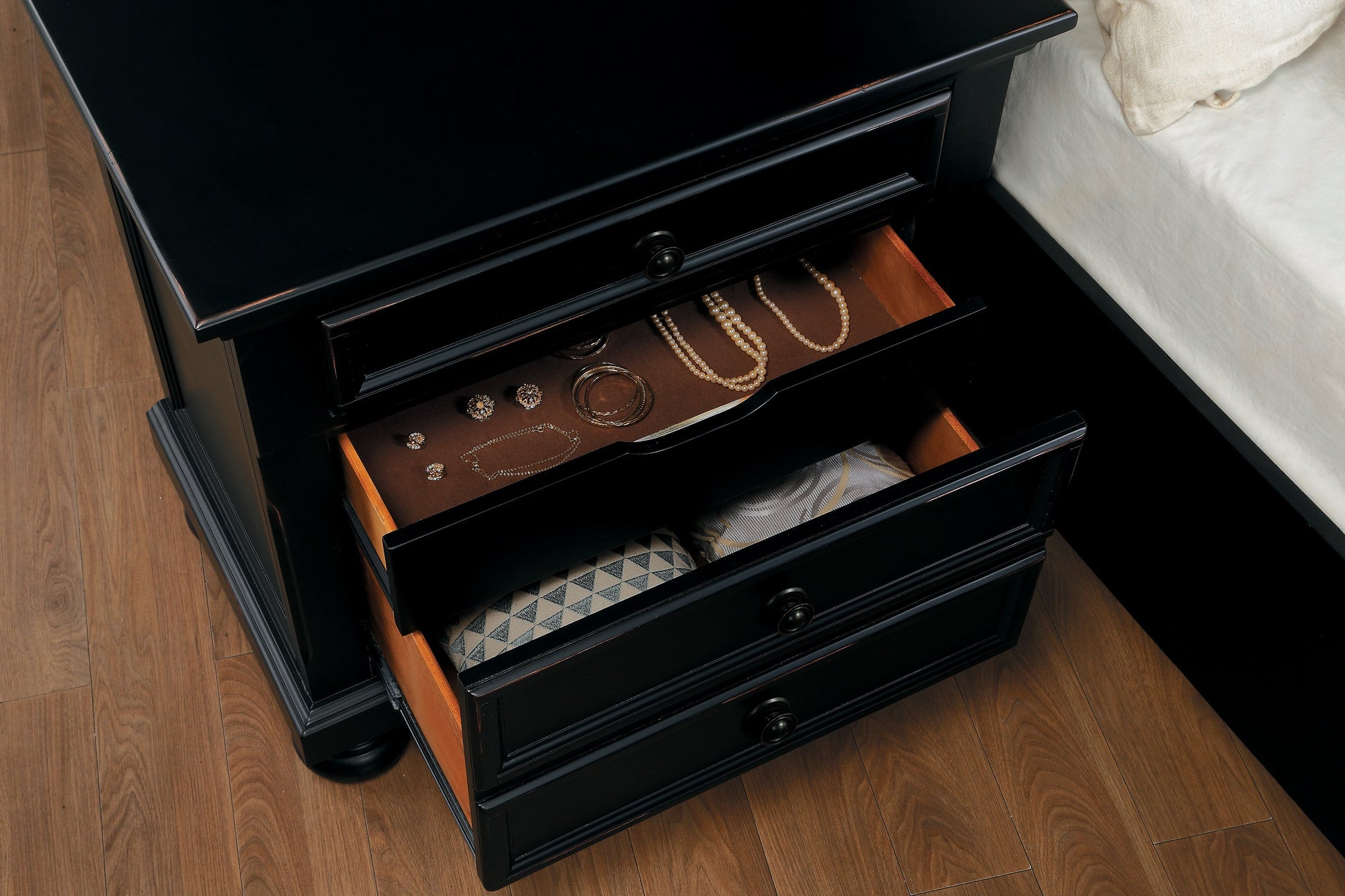 Laurelin Black Sleigh Storage Platform Bedroom Set - SET | 1714BK-3 | 1714BK-5 | 1714BK-6 | 1714BK-4 | 1714BK-9 | 1714KBK-1 | 1714KBK-2 - Luna Furniture - Dallas Store