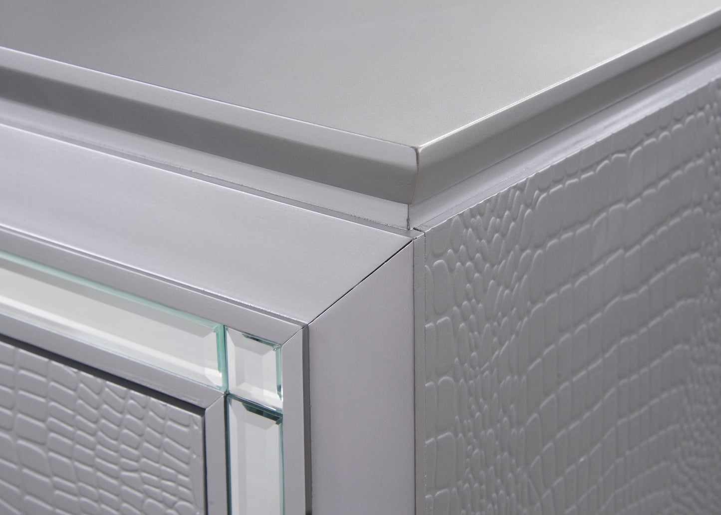 Lillian Silver Chest - B7100-4 - Luna Furniture - Dallas Store