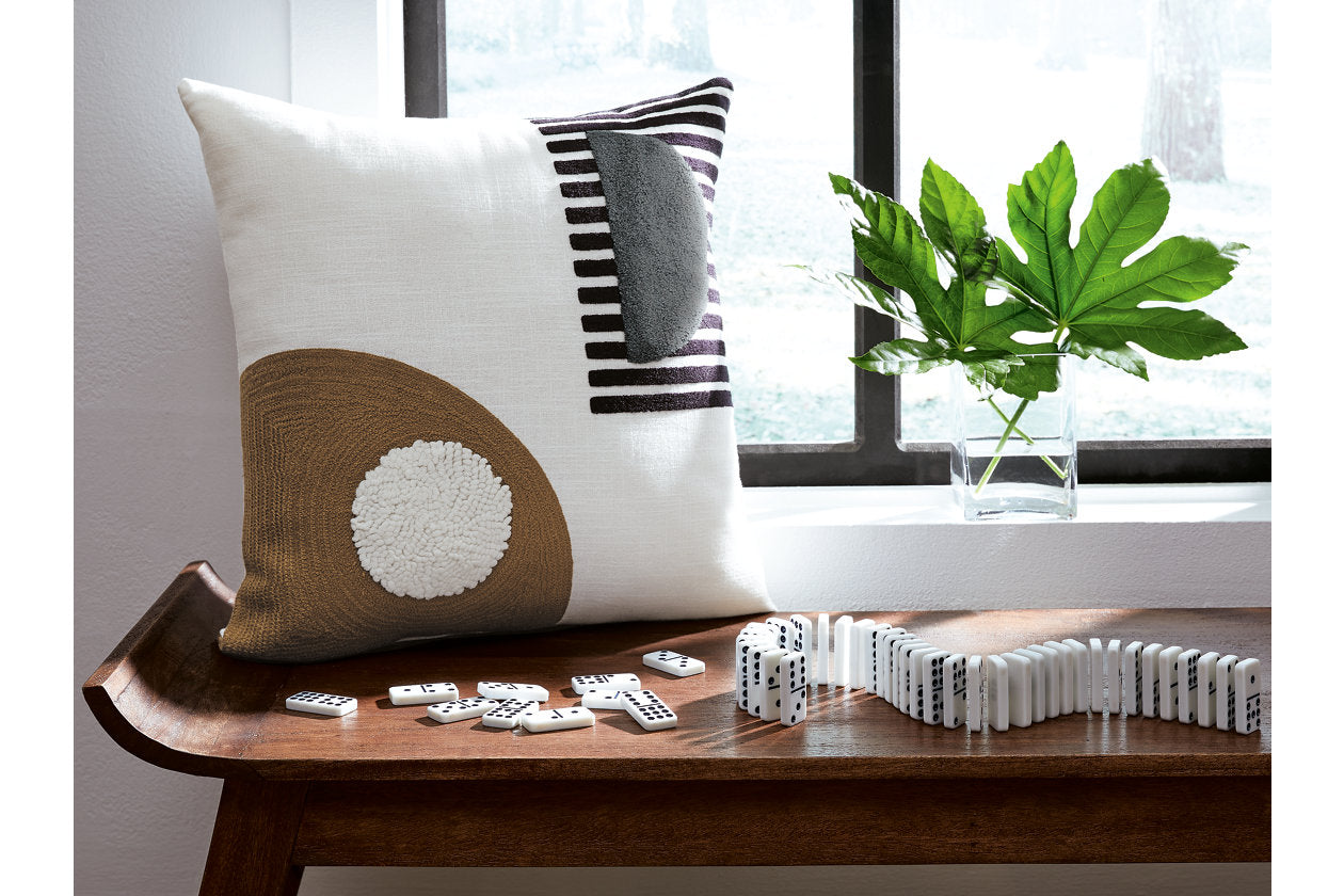 Longsum Black/White/Honey Pillow, Set of 4 - A1000927 - Luna Furniture - Dallas Store