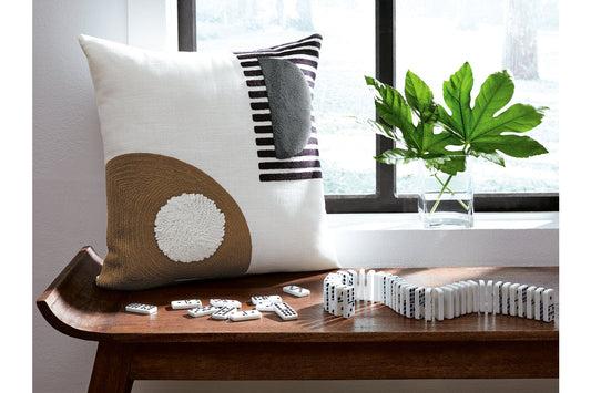Longsum Black/White/Honey Pillow, Set of 4 - A1000927 - Luna Furniture - Dallas Store