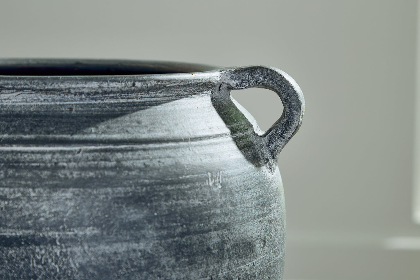 Meadie Distressed Blue Vase - A2000628 - Luna Furniture - Dallas Store