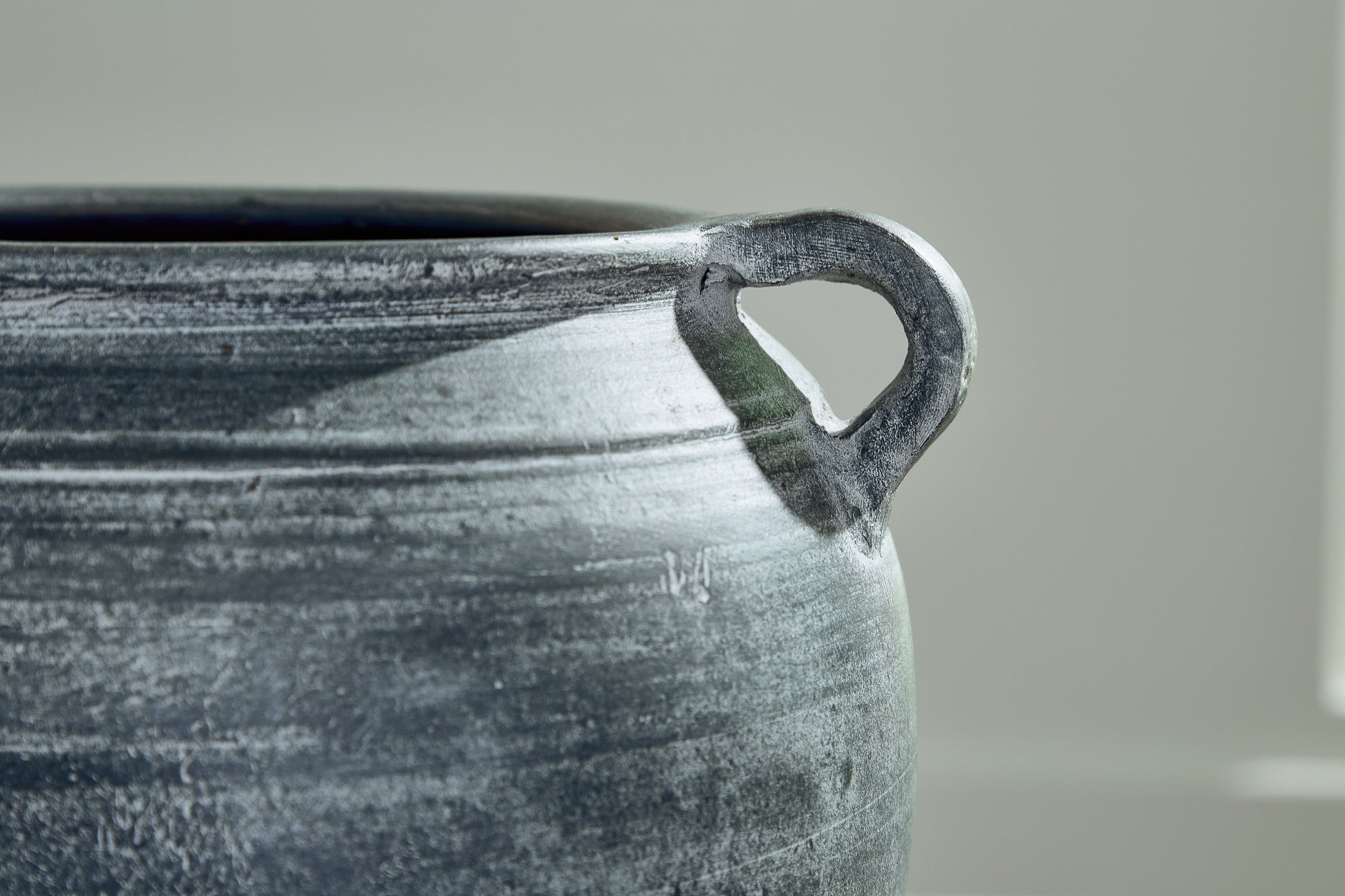 Meadie Distressed Blue Vase - A2000628 - Luna Furniture - Dallas Store