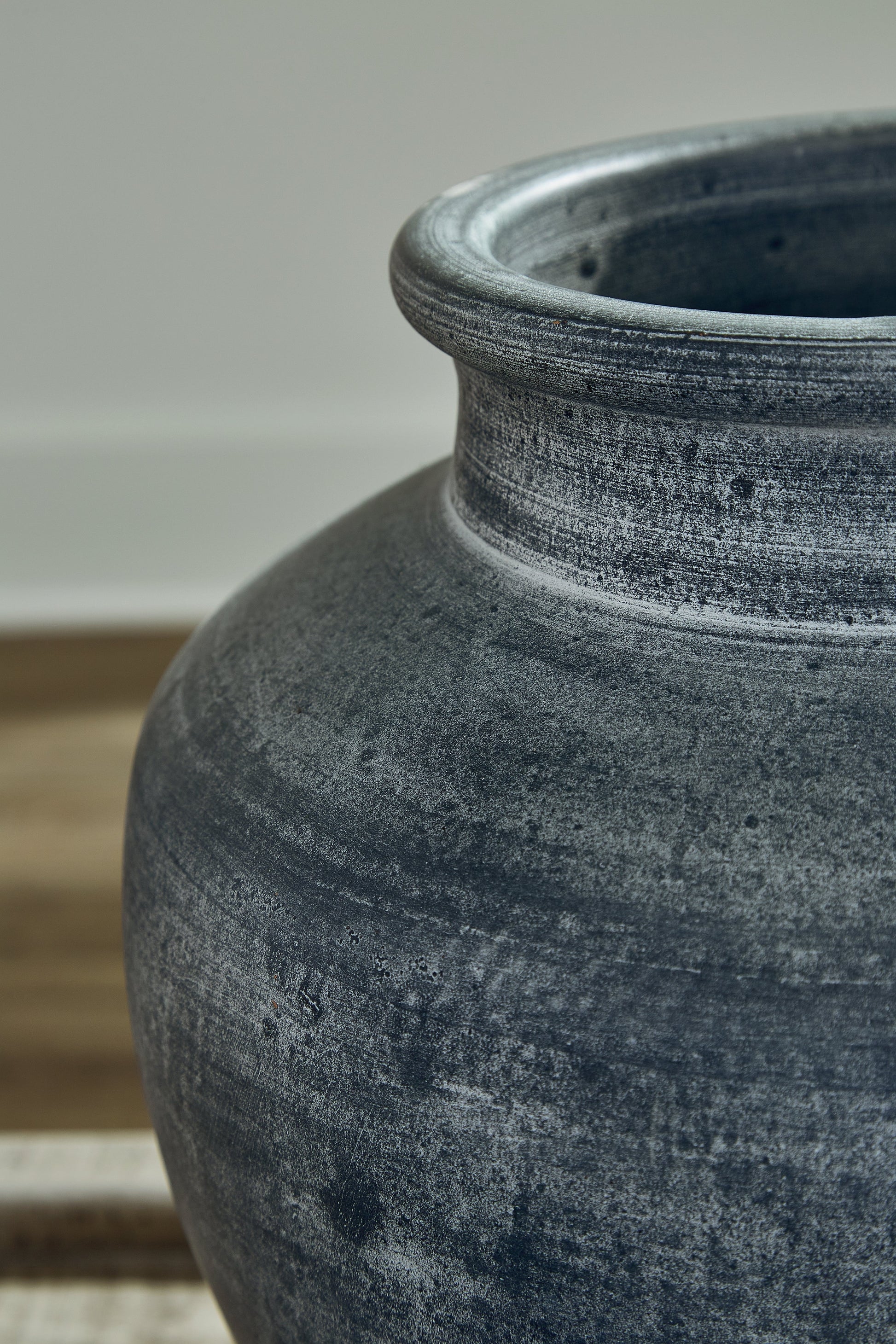 Meadie Distressed Blue Vase - A2000629 - Luna Furniture - Dallas Store
