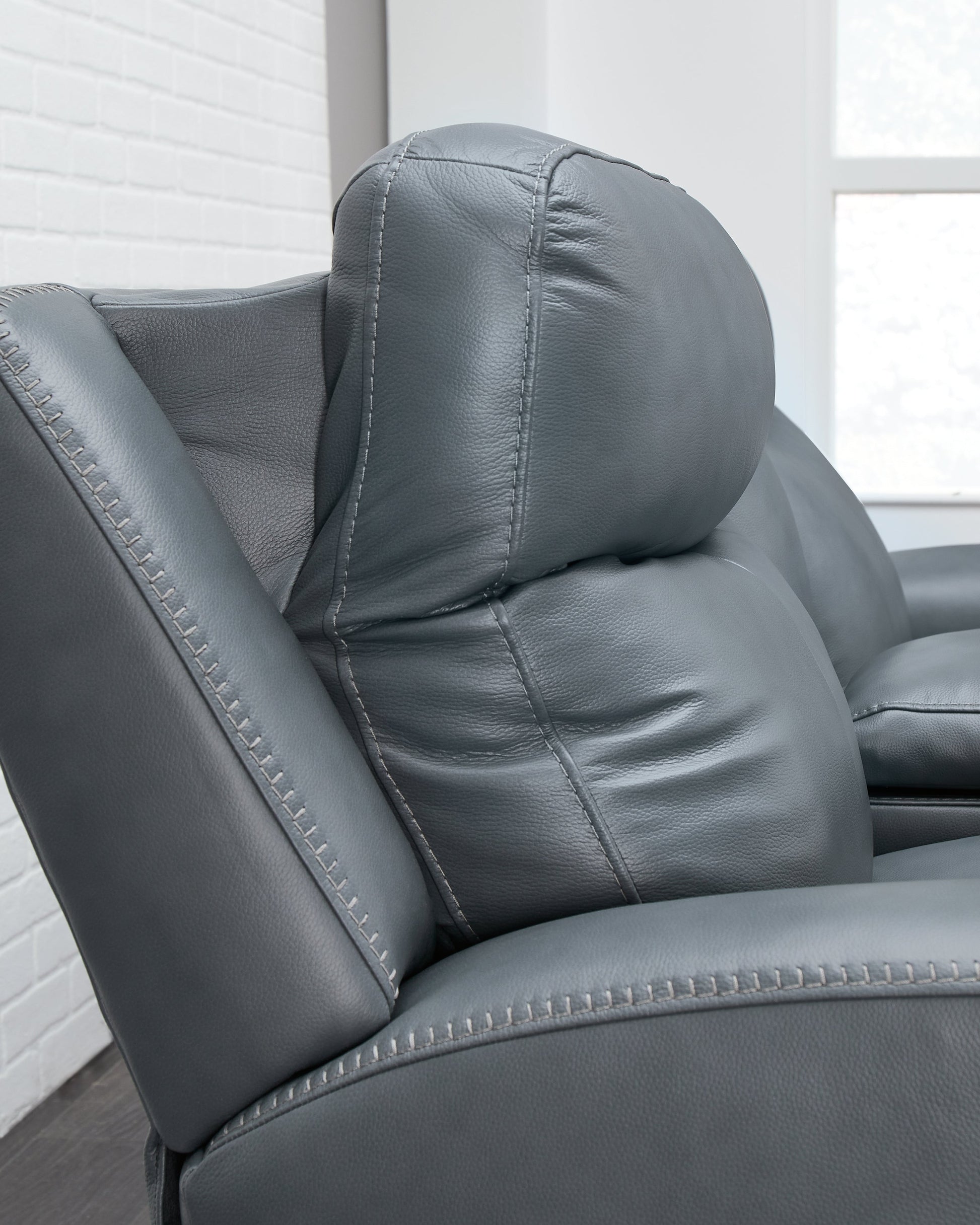 Mindanao Steel Power Reclining Loveseat with Console - U5950418 - Luna Furniture - Dallas Store