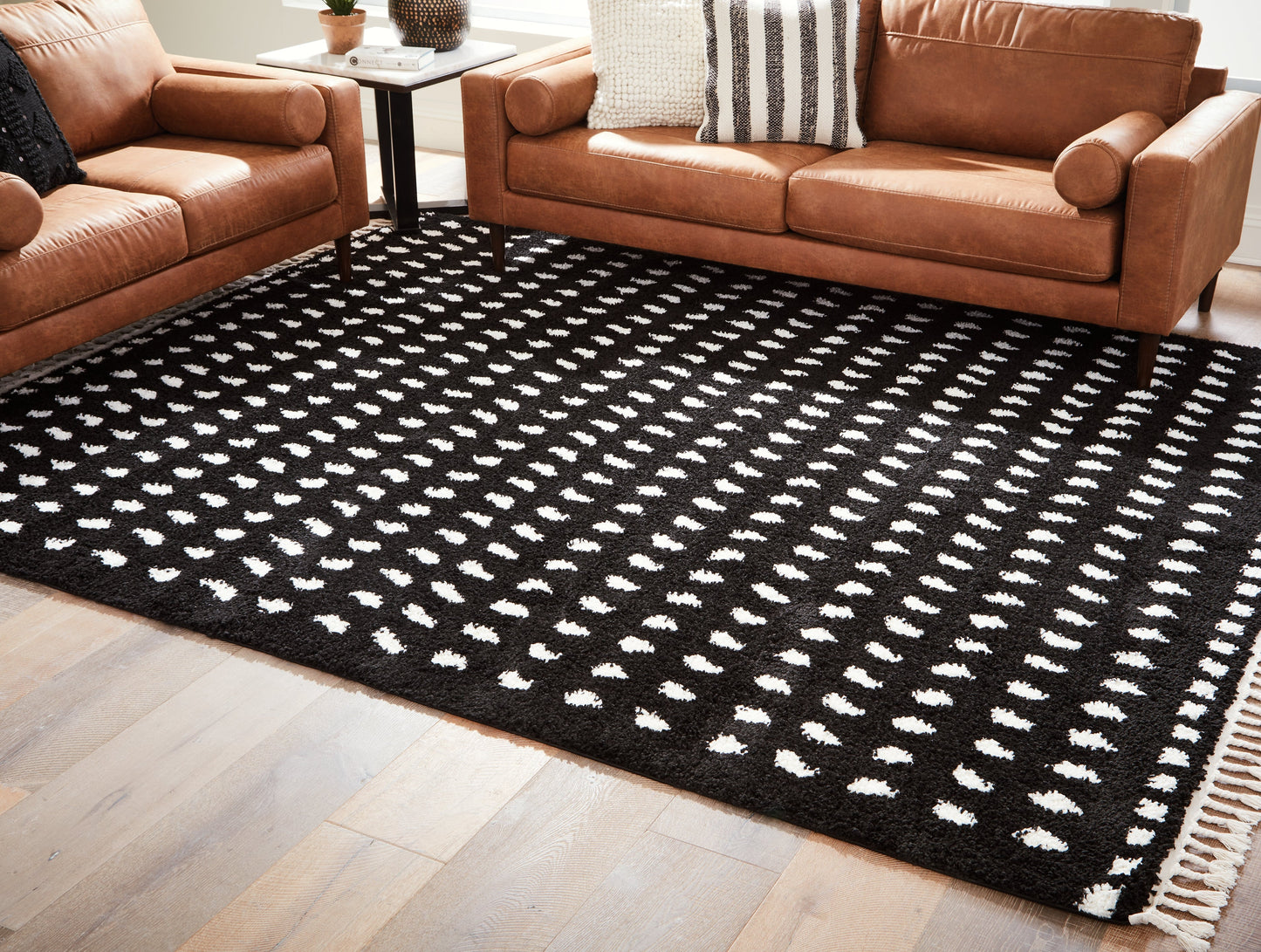 Minston Black/White 5' x 7' Rug - R405952 - Luna Furniture - Dallas Store