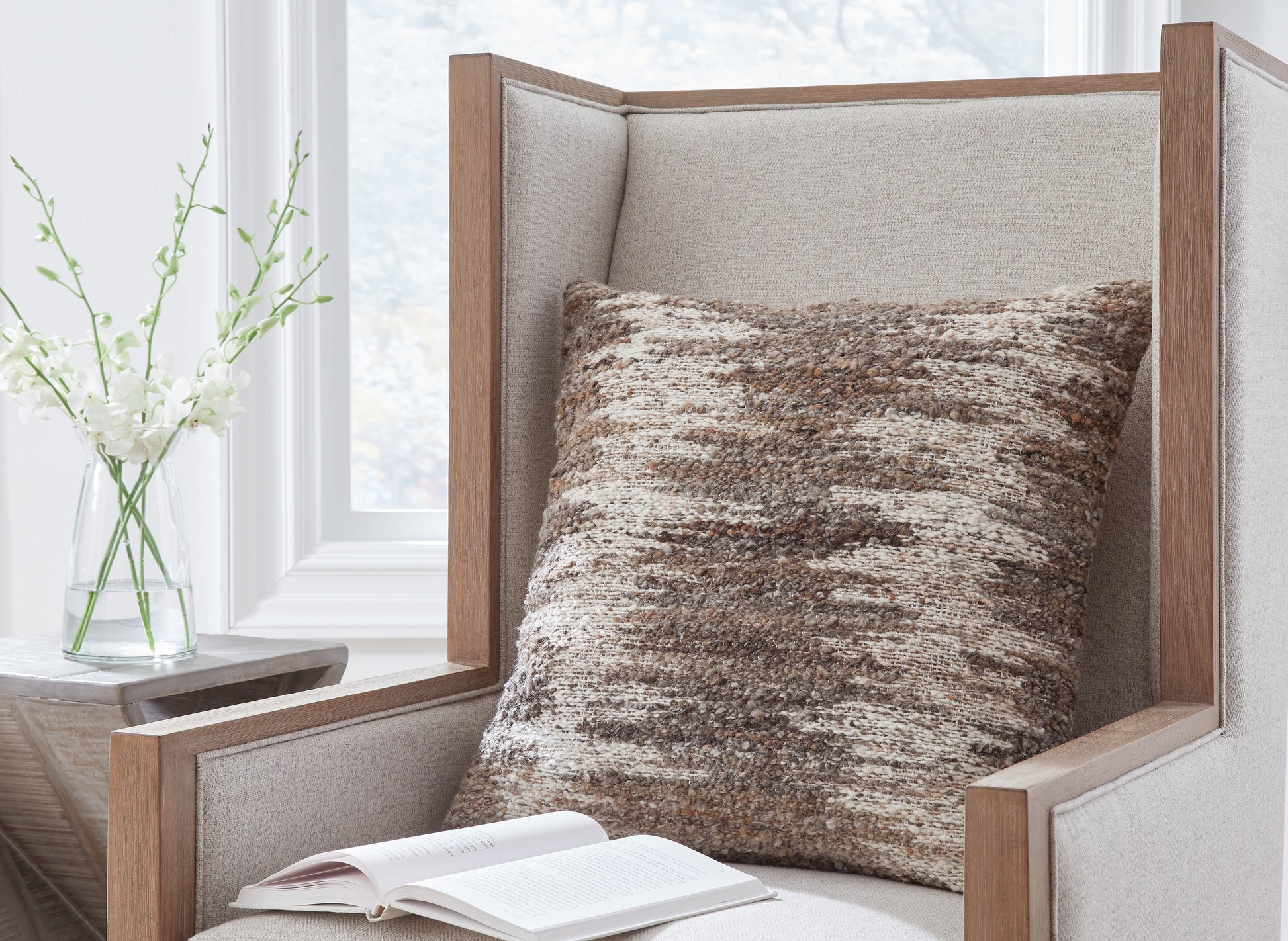 Nealton Brown/White Pillow (Set of 4) - A1001050 - Luna Furniture - Dallas Store