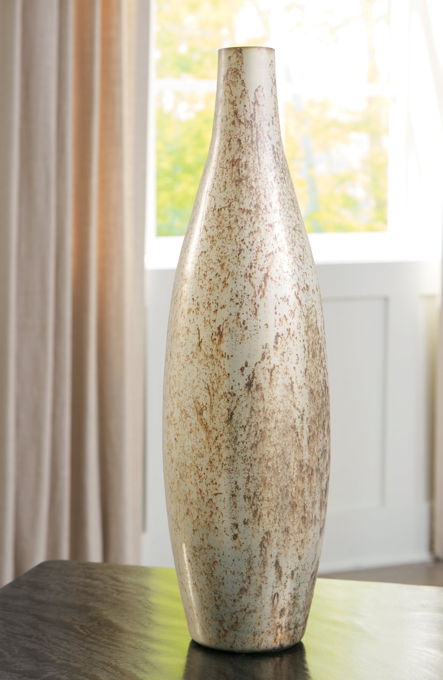 Plawite Antique Silver Finish Vase - A2000640 - Luna Furniture - Dallas Store