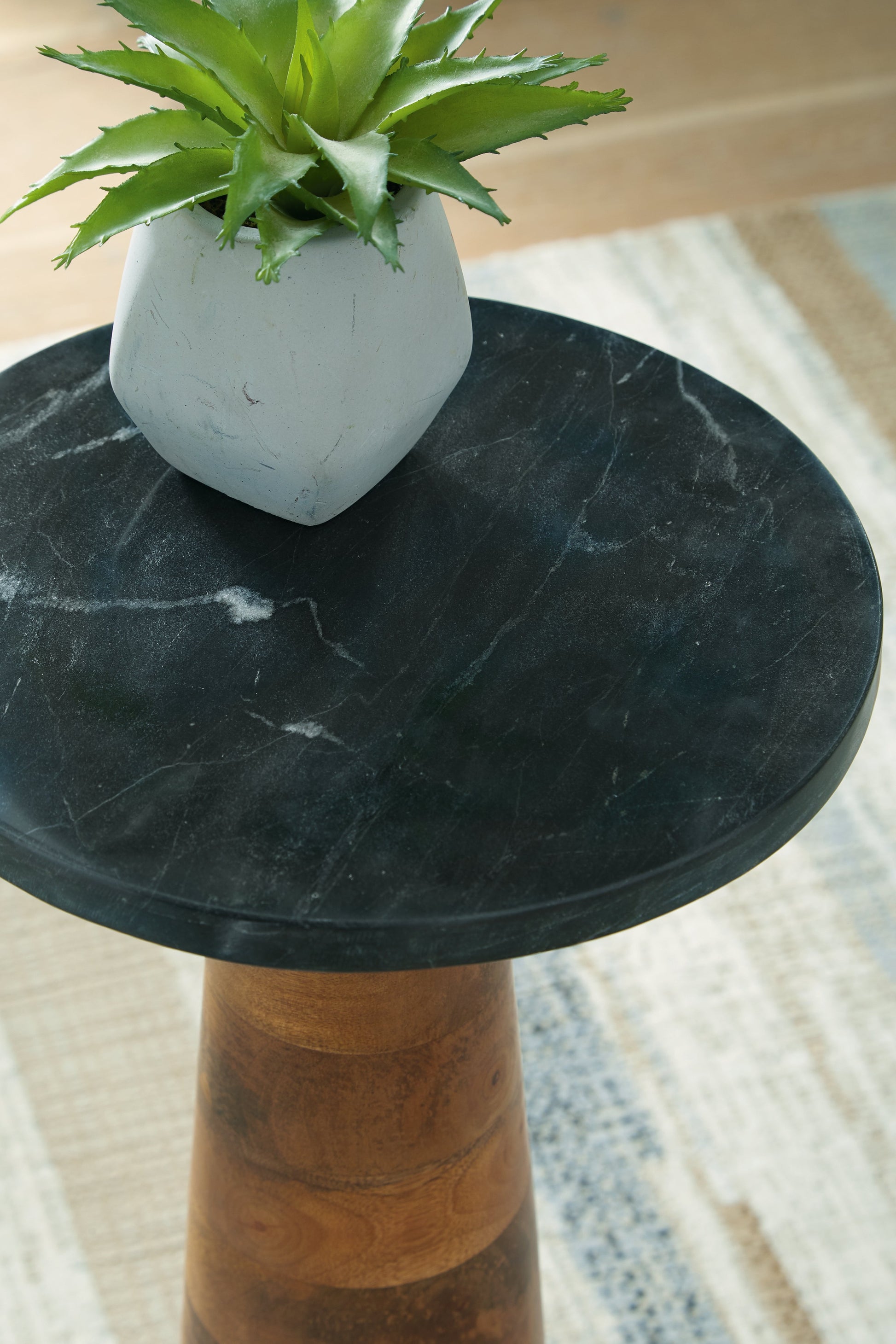 Quinndon Brown/Black Accent Table - A4000633 - Luna Furniture - Dallas Store