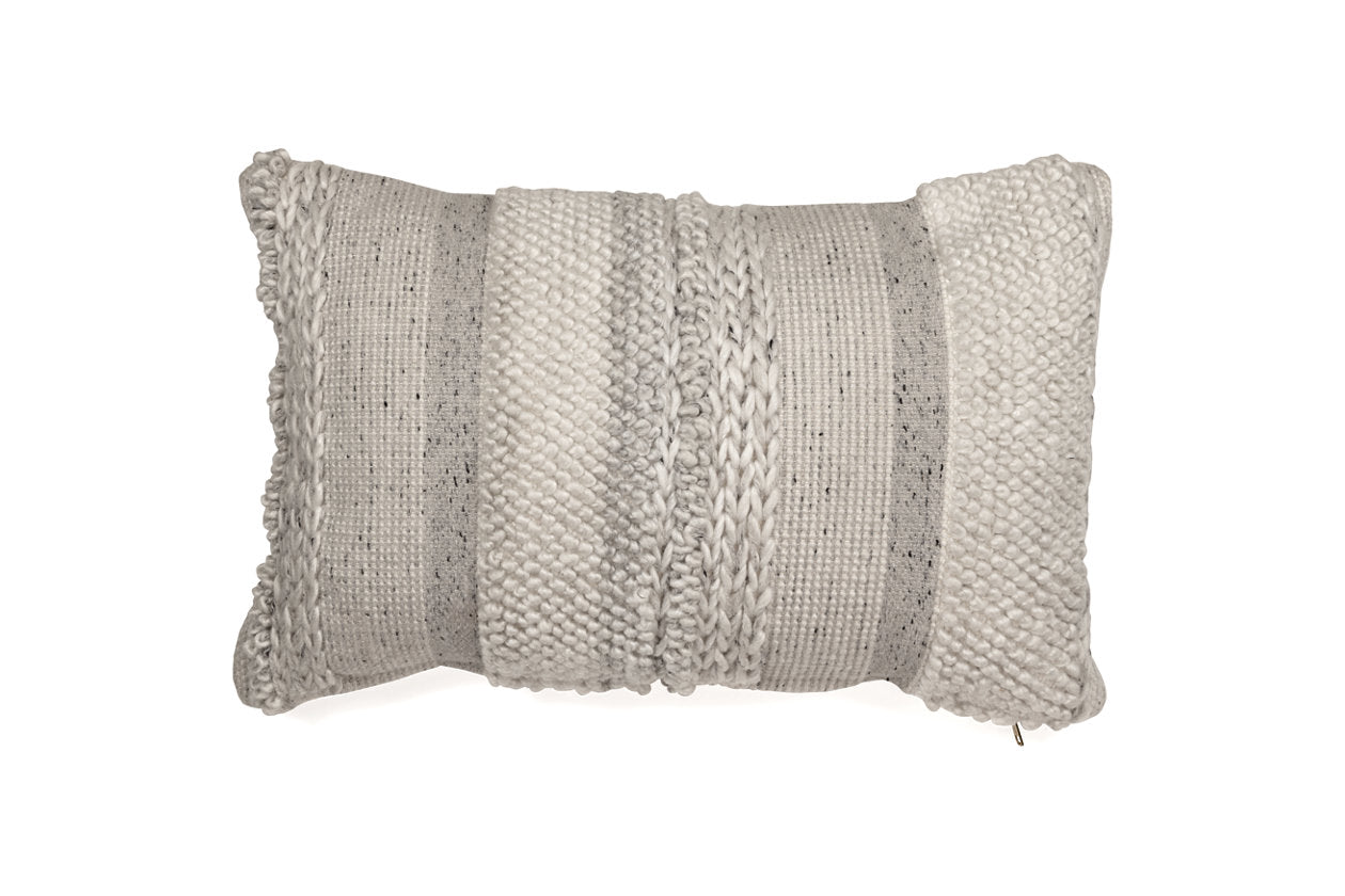 Standon Gray/White Pillow, Set of 4 - A1001005 - Luna Furniture - Dallas Store