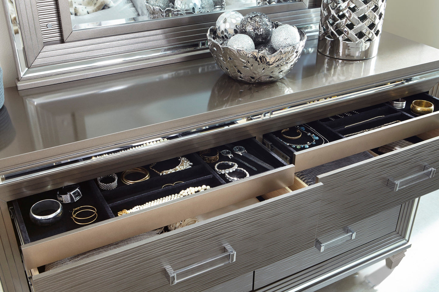 Tamsin Silver/Gray Metallic Dresser - 1616-5 - Luna Furniture - Dallas Store