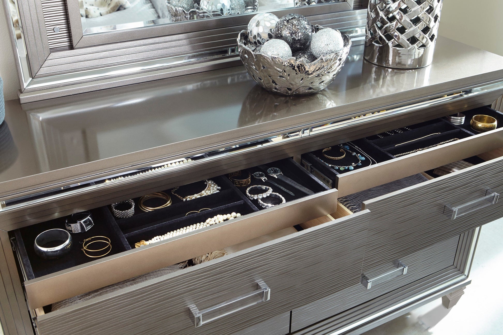 Tamsin Silver/Gray Metallic Dresser - 1616-5 - Luna Furniture - Dallas Store