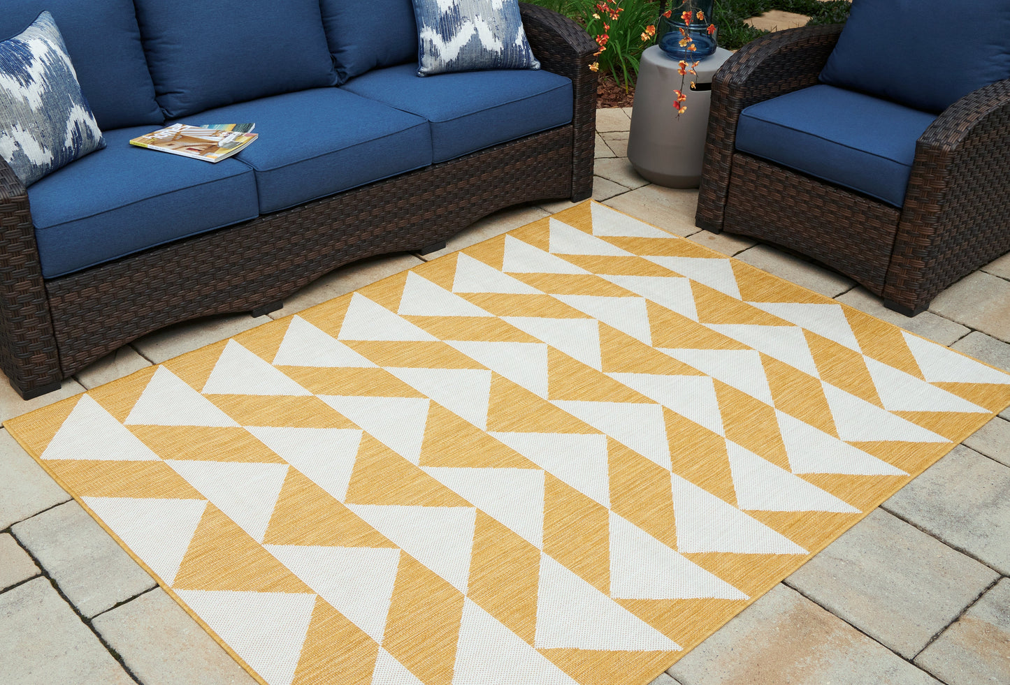 Thomley Ivory/Yellow 5' x 7' Rug - R900062 - Luna Furniture - Dallas Store