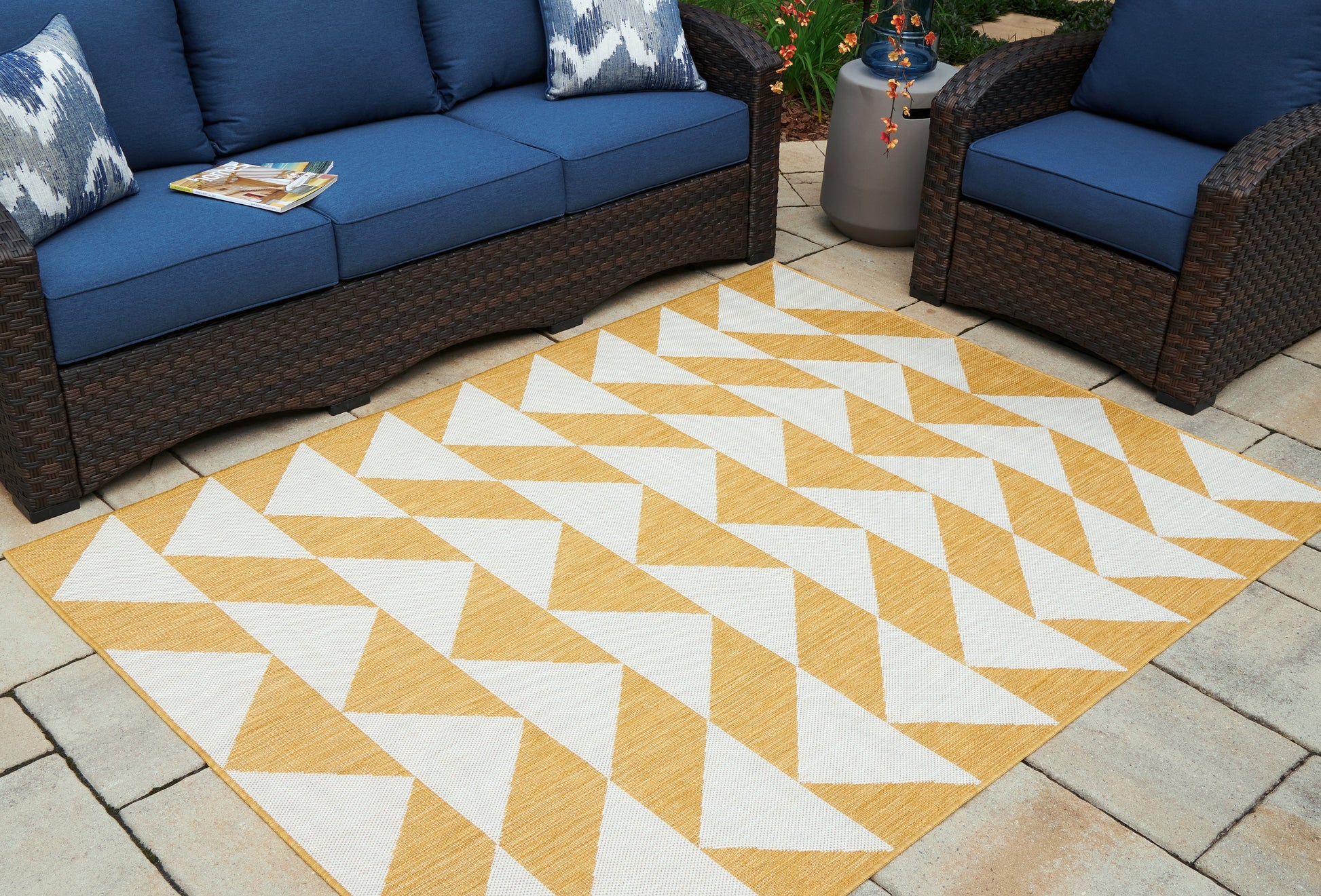 Thomley Ivory/Yellow 5' x 7' Rug - R900062 - Luna Furniture - Dallas Store