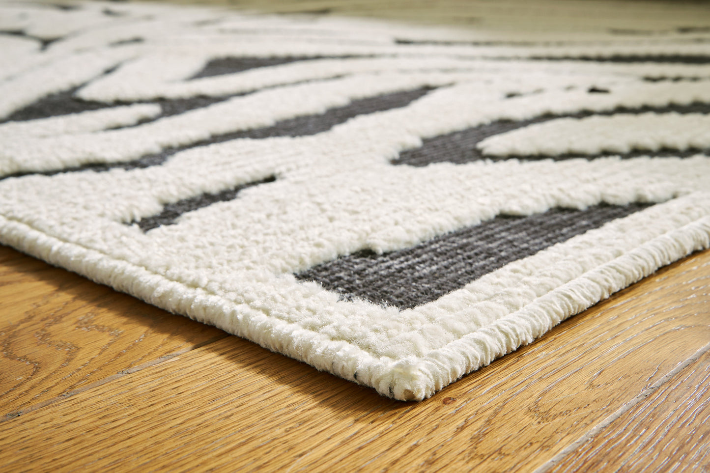 Thomwith Black/Ivory Large Rug - R406291 - Luna Furniture - Dallas Store