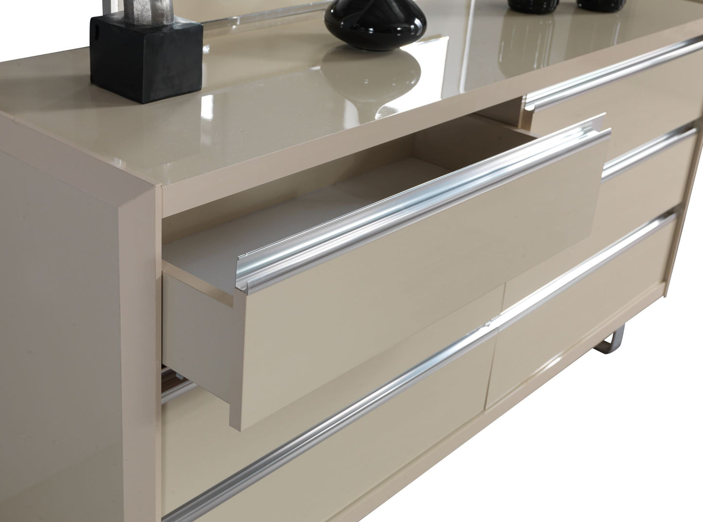 Viola Cream High Gloss Lacquer 4-Piece Queen Bedroom Set - VIOLABEDROOM-4PCQ - Luna Furniture - Dallas Store