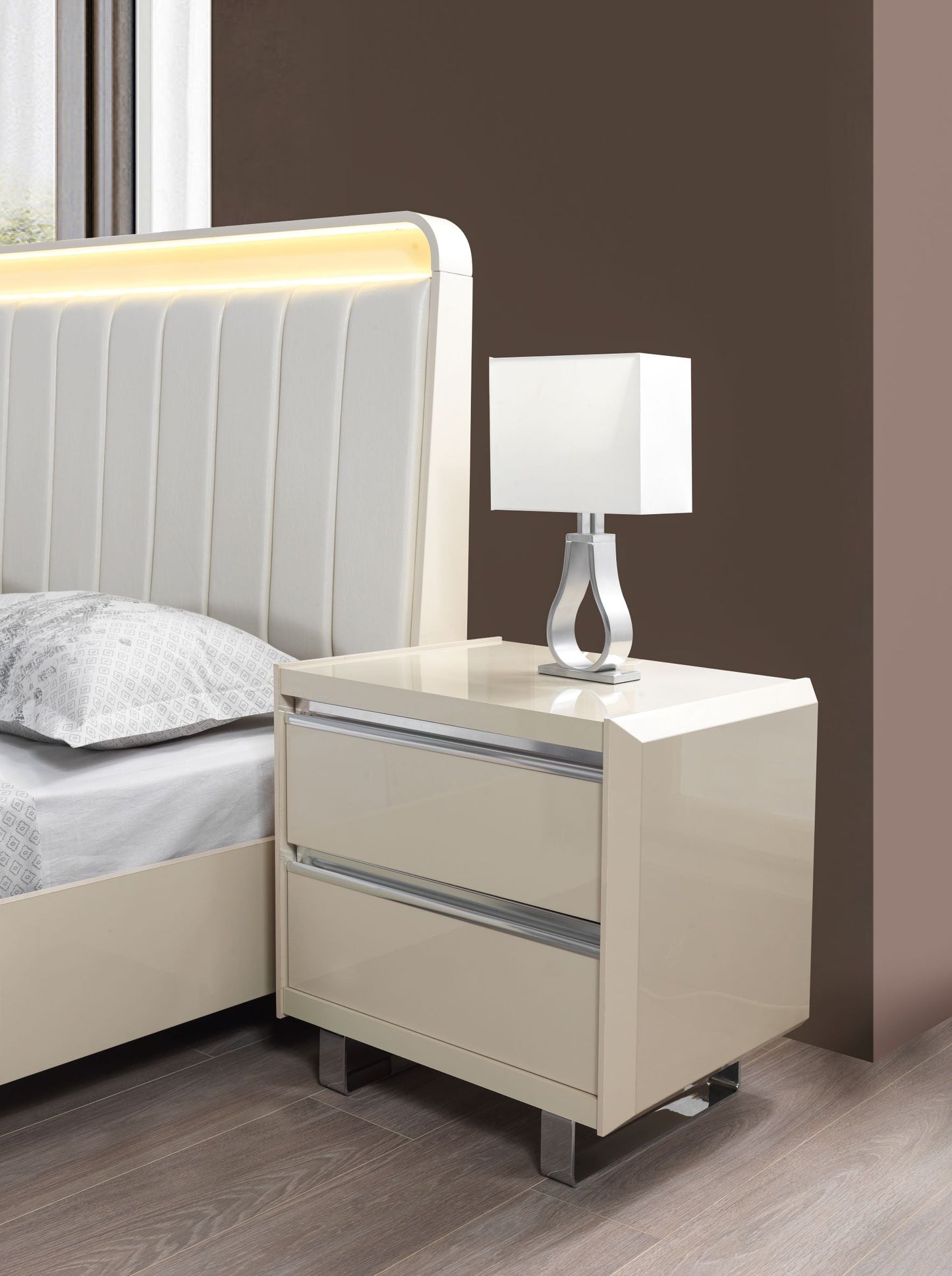 Viola Cream High Gloss Lacquer 4-Piece Queen Bedroom Set - VIOLABEDROOM-4PCQ - Luna Furniture - Dallas Store