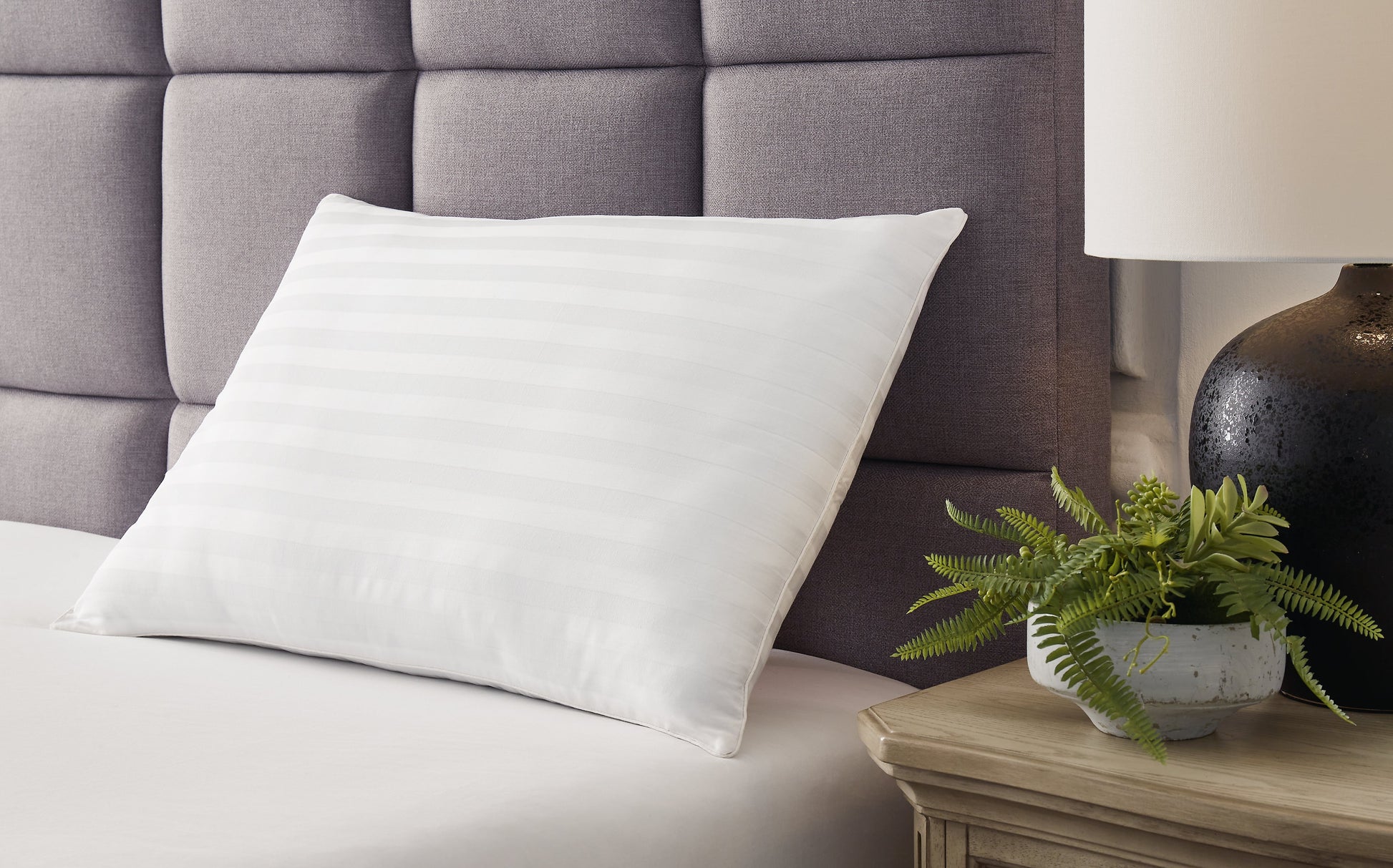 White Pillow, Set of 9 - M52110 - Luna Furniture - Dallas Store