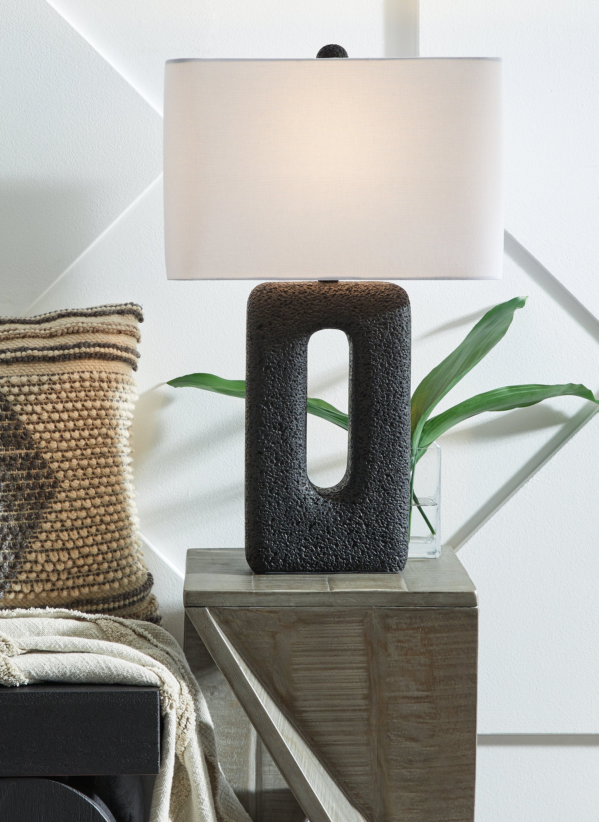 Wimmings Black Table Lamp (Set of 2) - L243654 - Luna Furniture - Dallas Store