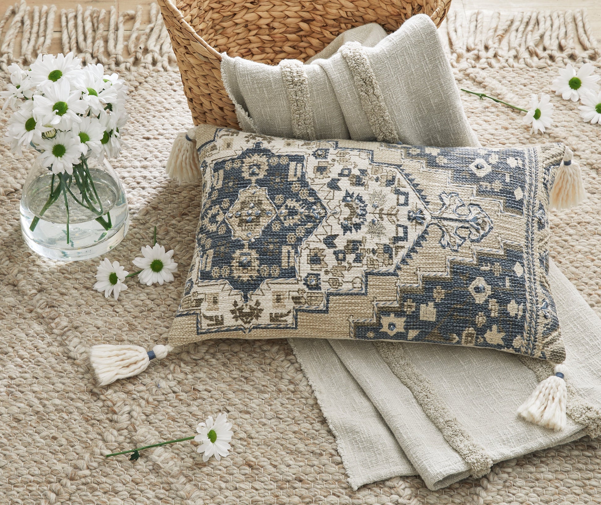 Winbury Blue/Tan/White Pillow (Set of 4) - A1001035 - Luna Furniture - Dallas Store