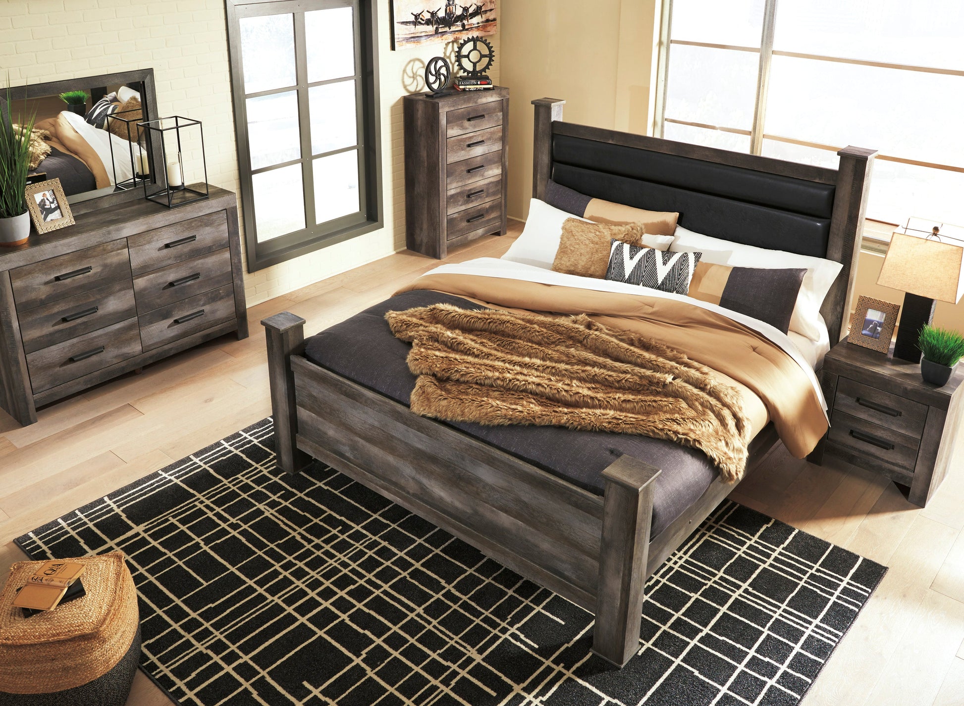 Wynnlow Gray Upholstered Poster Bedroom Set - SET | B440-62 | B440-64 | B440-67N | B440-98 | B440-31 | B440-36 | B440-92 | B440-46 - Luna Furniture - Dallas Store